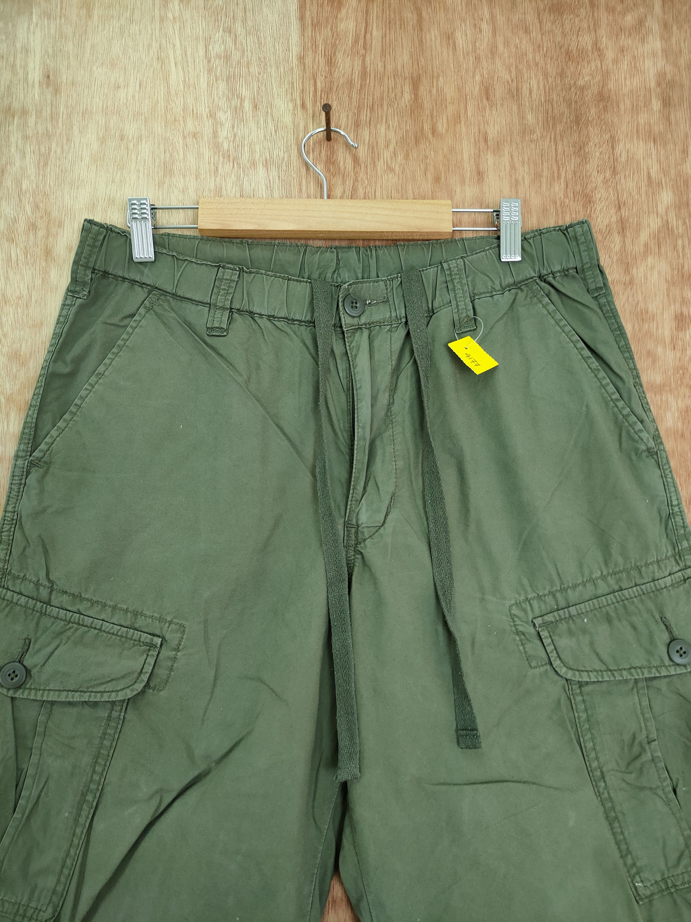 Japanese Brand × Uniqlo uniqlo green cropped tactical cargo pants #4177 Size US 31 - 4 Thumbnail
