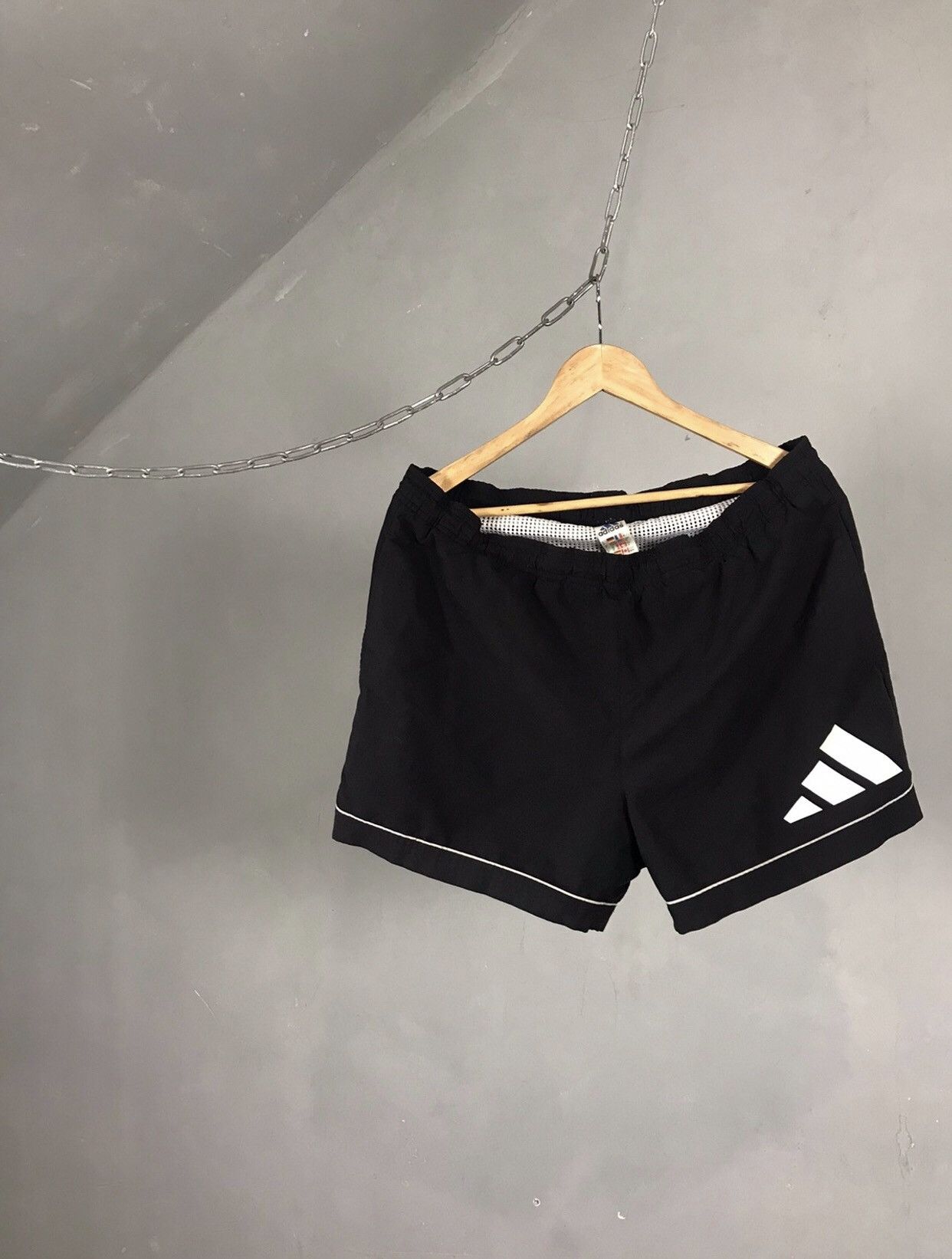 Adidas Adidas Vintage Sportwear Black Shorts Size US 32 / EU 48 - 1 Thumbnail