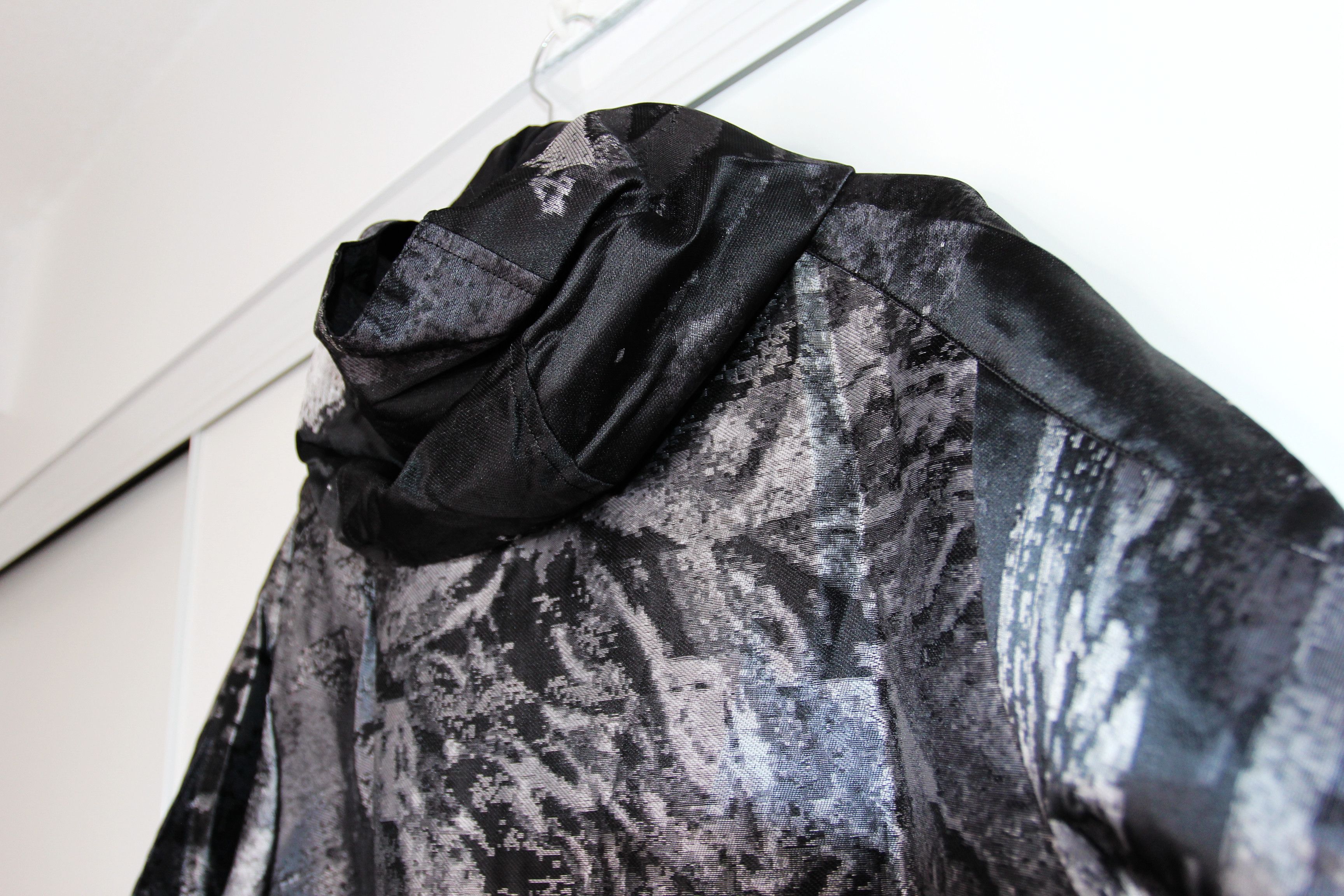 TAAKK BNWOT AW19 TAAKK BLACK GLITCH SCULPTURE NYLON JACKET M Size US M / EU 48-50 / 2 - 7 Thumbnail