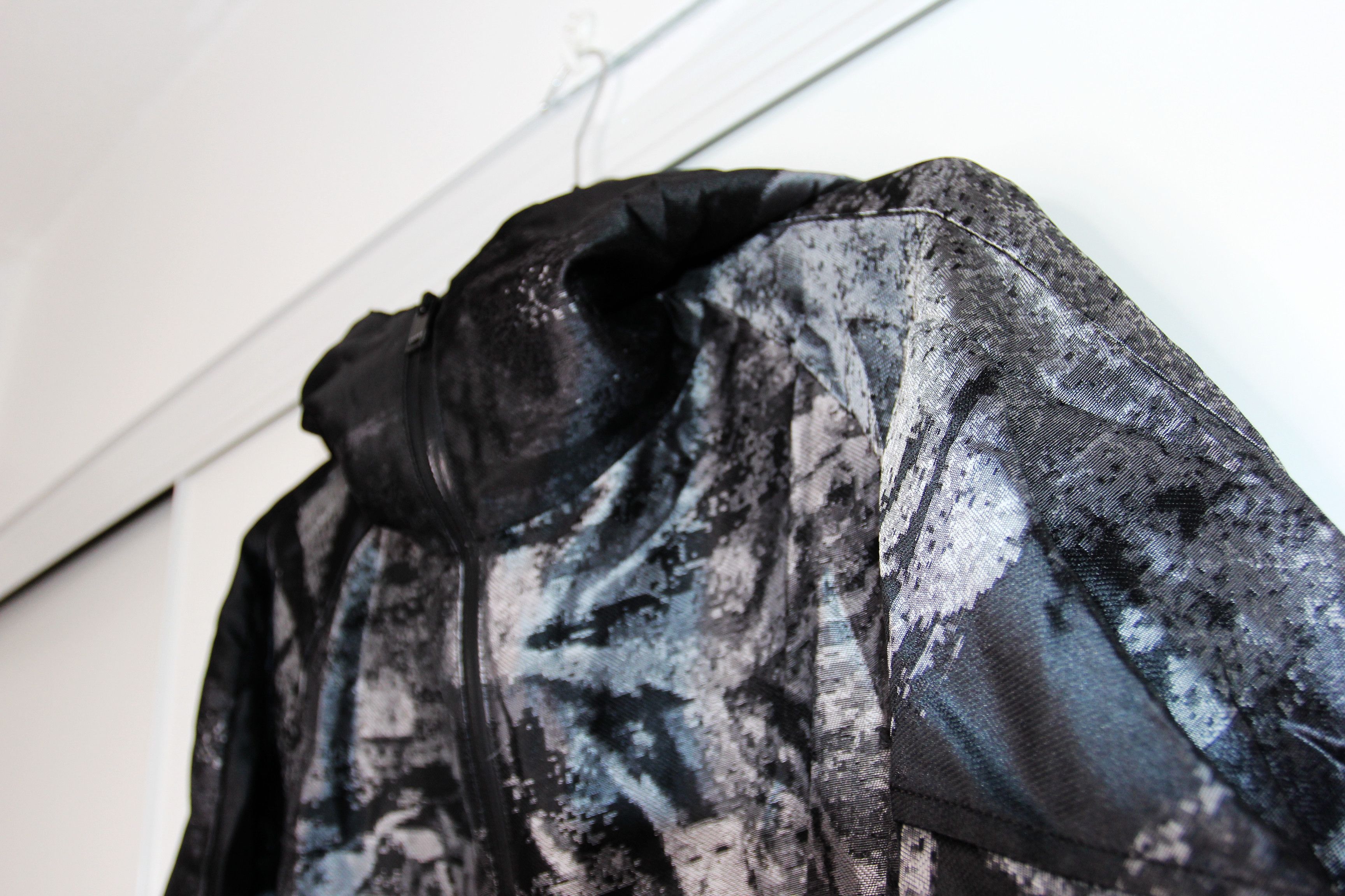 TAAKK BNWOT AW19 TAAKK BLACK GLITCH SCULPTURE NYLON JACKET M Size US M / EU 48-50 / 2 - 4 Thumbnail