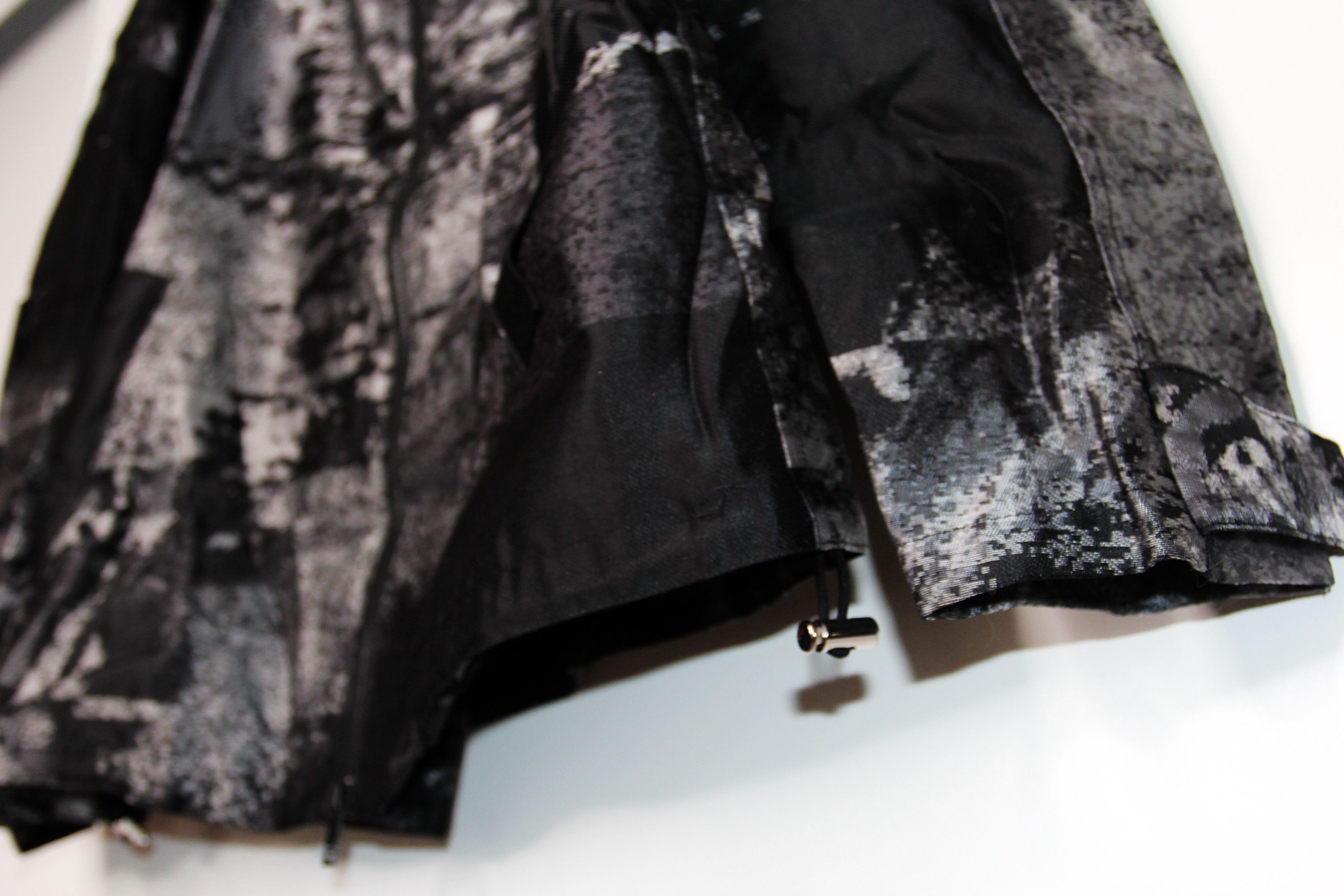 TAAKK BNWOT AW19 TAAKK BLACK GLITCH SCULPTURE NYLON JACKET M Size US M / EU 48-50 / 2 - 5 Thumbnail