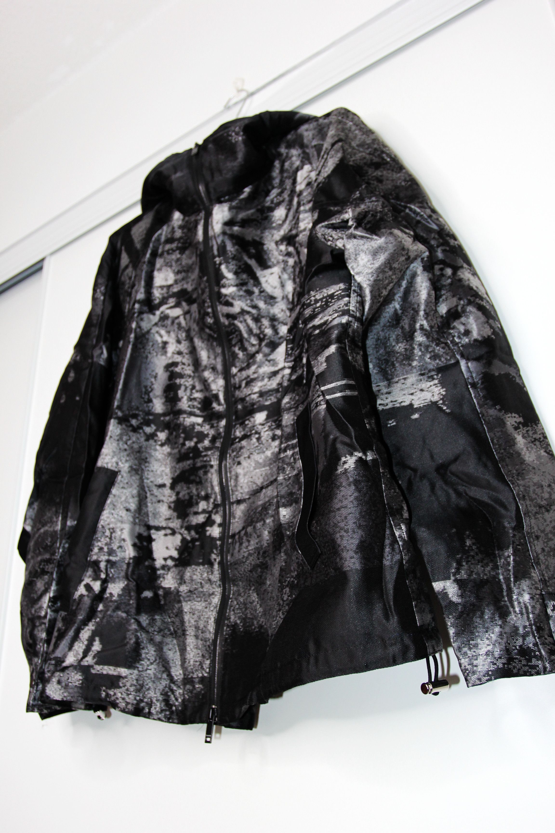 TAAKK BNWOT AW19 TAAKK BLACK GLITCH SCULPTURE NYLON JACKET M Size US M / EU 48-50 / 2 - 6 Thumbnail