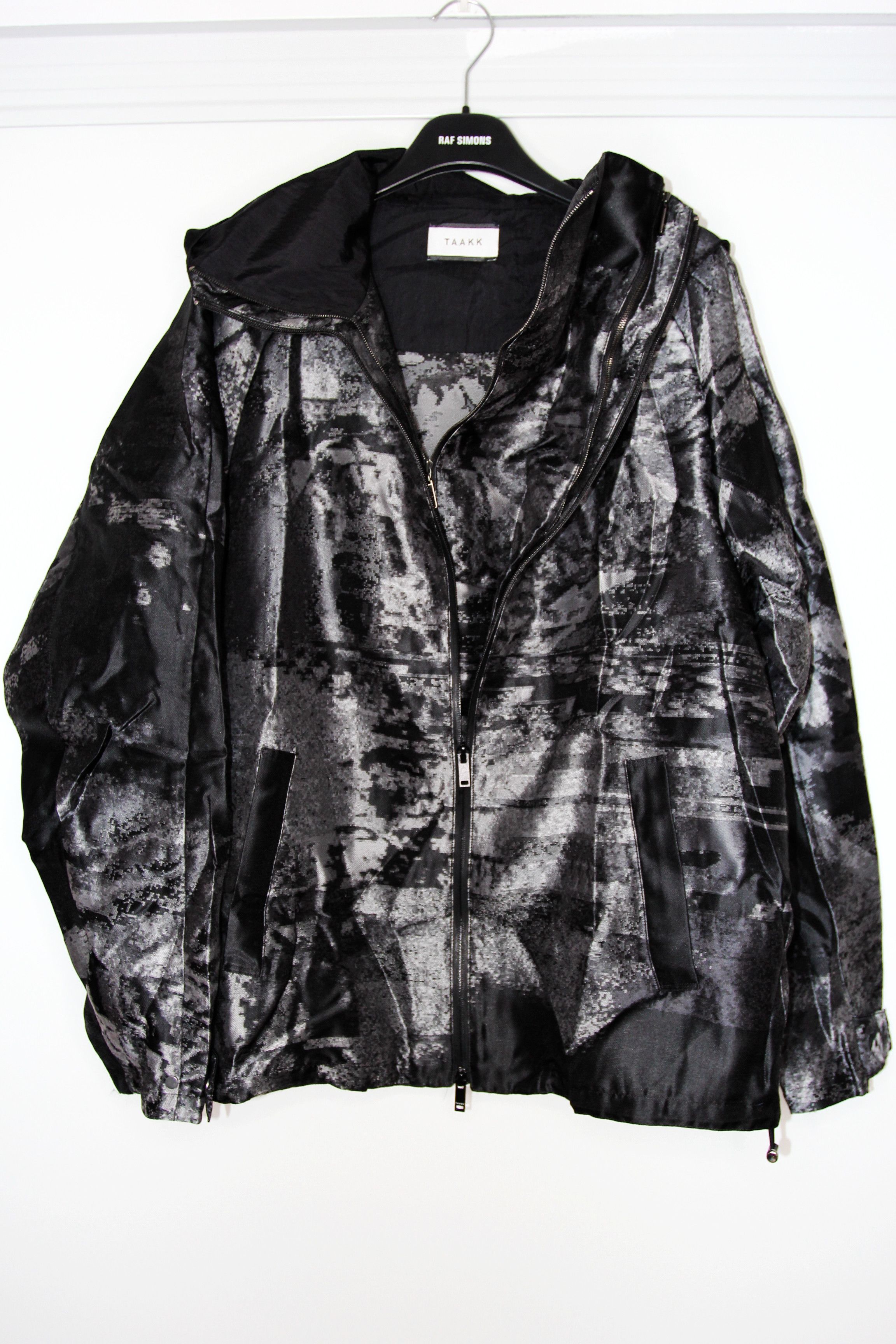 TAAKK BNWOT AW19 TAAKK BLACK GLITCH SCULPTURE NYLON JACKET M Size US M / EU 48-50 / 2 - 10 Thumbnail