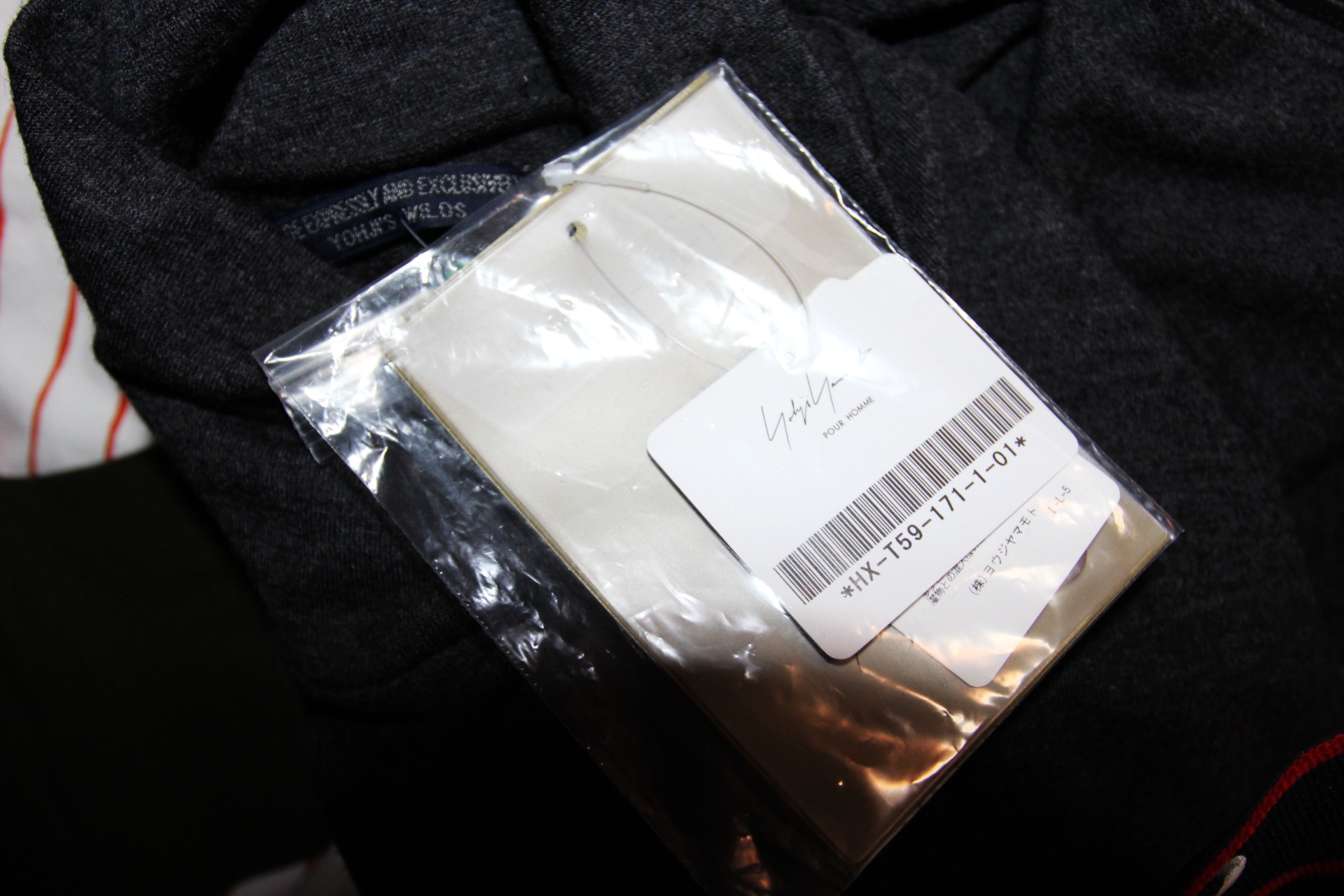 Yohji Yamamoto BNWT AW21 YOHJI YAMAMOTO POUR HOMME ASYMMETRIC SWEATER 1 Size US S / EU 44-46 / 1 - 8 Thumbnail