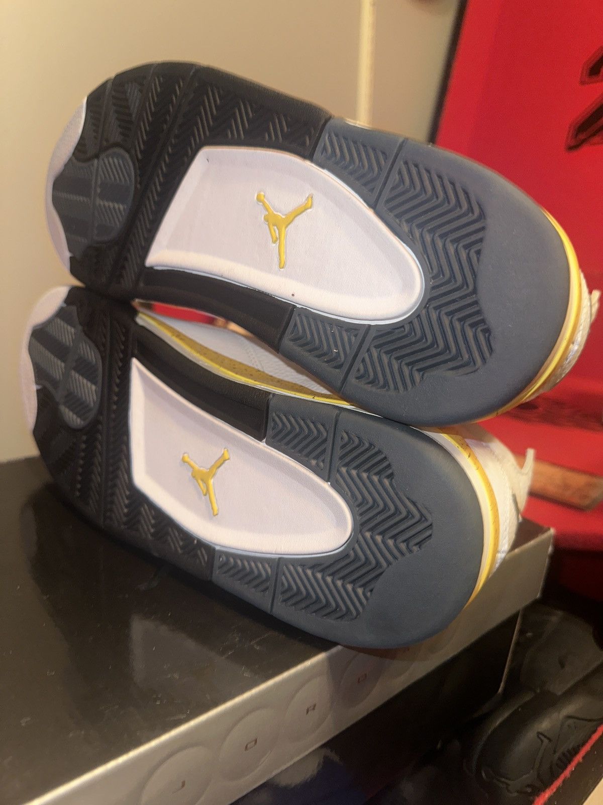 Jordan Brand Jordan 4 Tour Yellow / Rare Air Size US 10.5 / EU 43-44 - 7 Thumbnail
