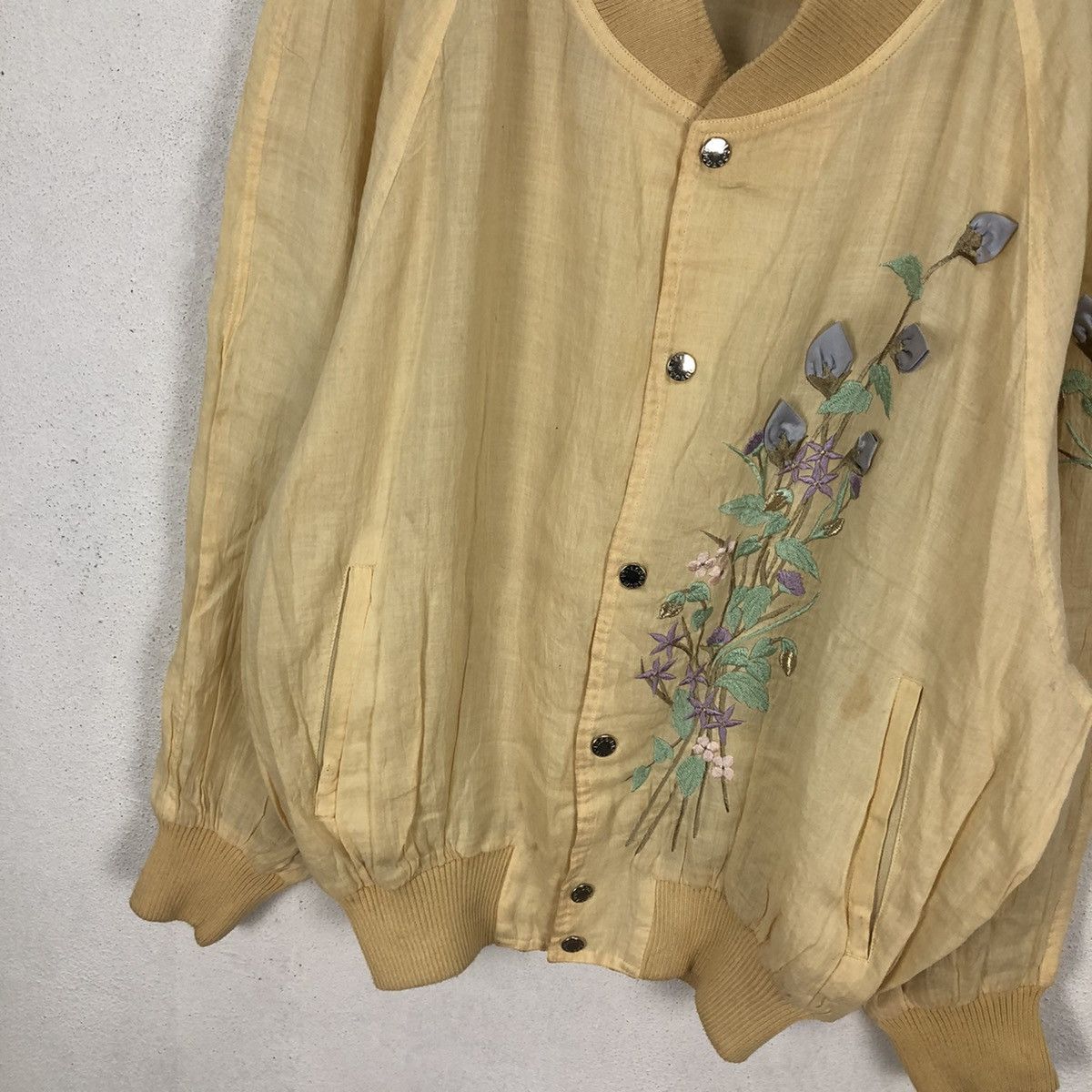 Japanese Brand VINTAGE EMBROIDERY QUILTED FLOWER BOMBER LIGHT JACKET Size US M / EU 48-50 / 2 - 4 Thumbnail