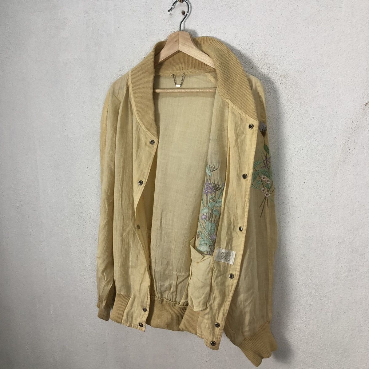 Japanese Brand VINTAGE EMBROIDERY QUILTED FLOWER BOMBER LIGHT JACKET Size US M / EU 48-50 / 2 - 11 Thumbnail