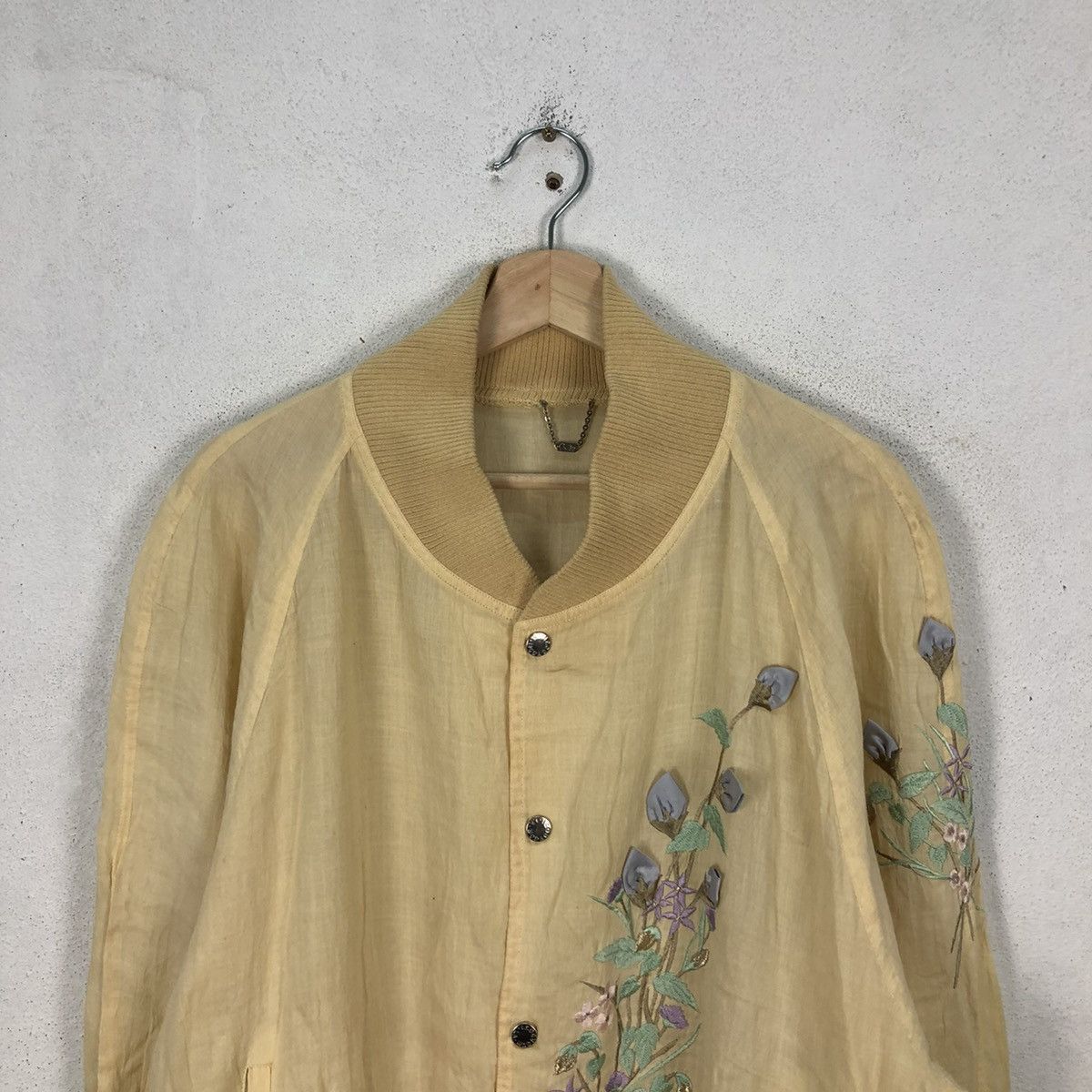 Japanese Brand VINTAGE EMBROIDERY QUILTED FLOWER BOMBER LIGHT JACKET Size US M / EU 48-50 / 2 - 3 Thumbnail