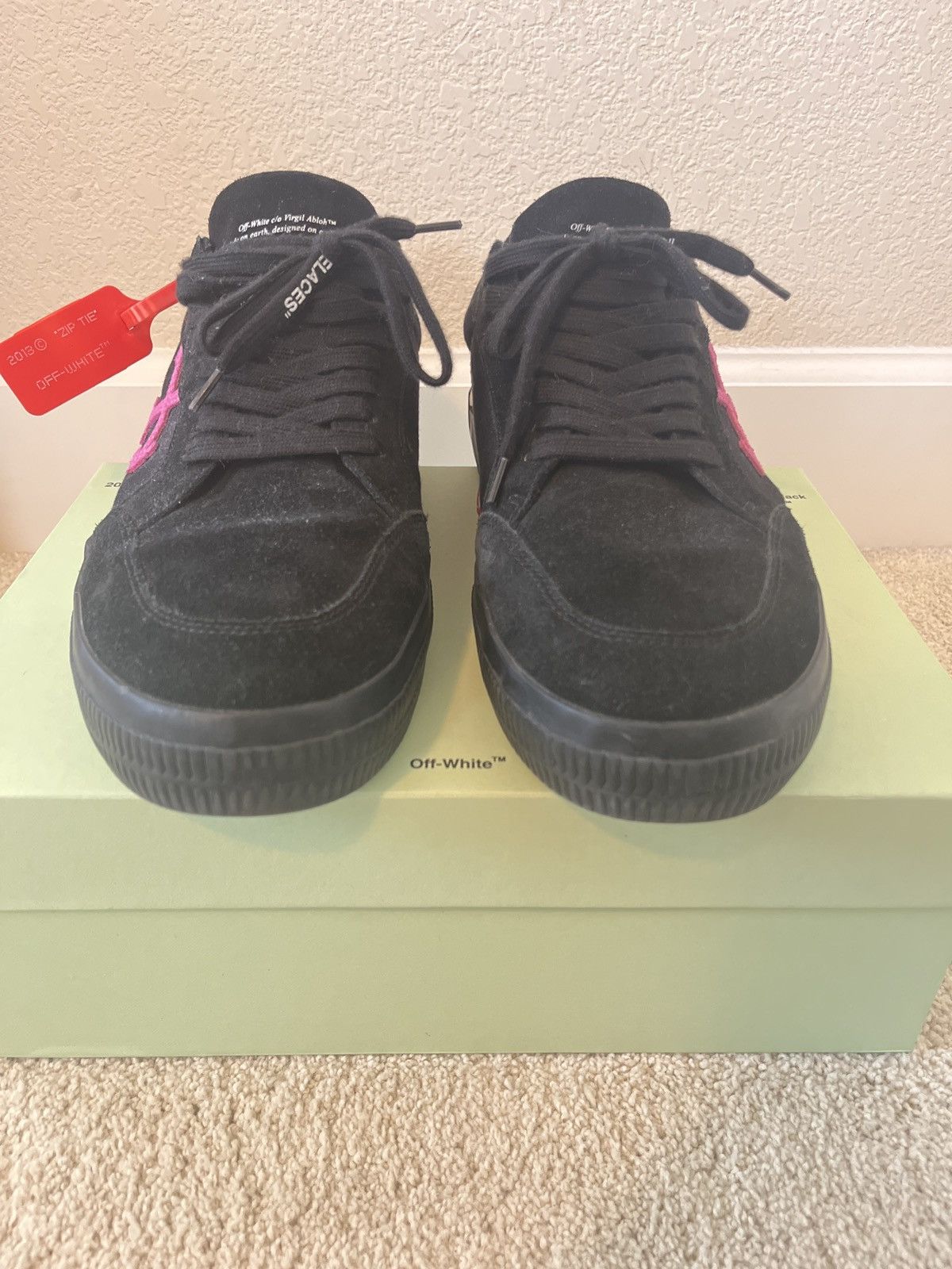 Off-White Off-White Low Vulcanized Black Fuchsia Arrows Size US 12.5 / EU 45-46 - 2 Thumbnail