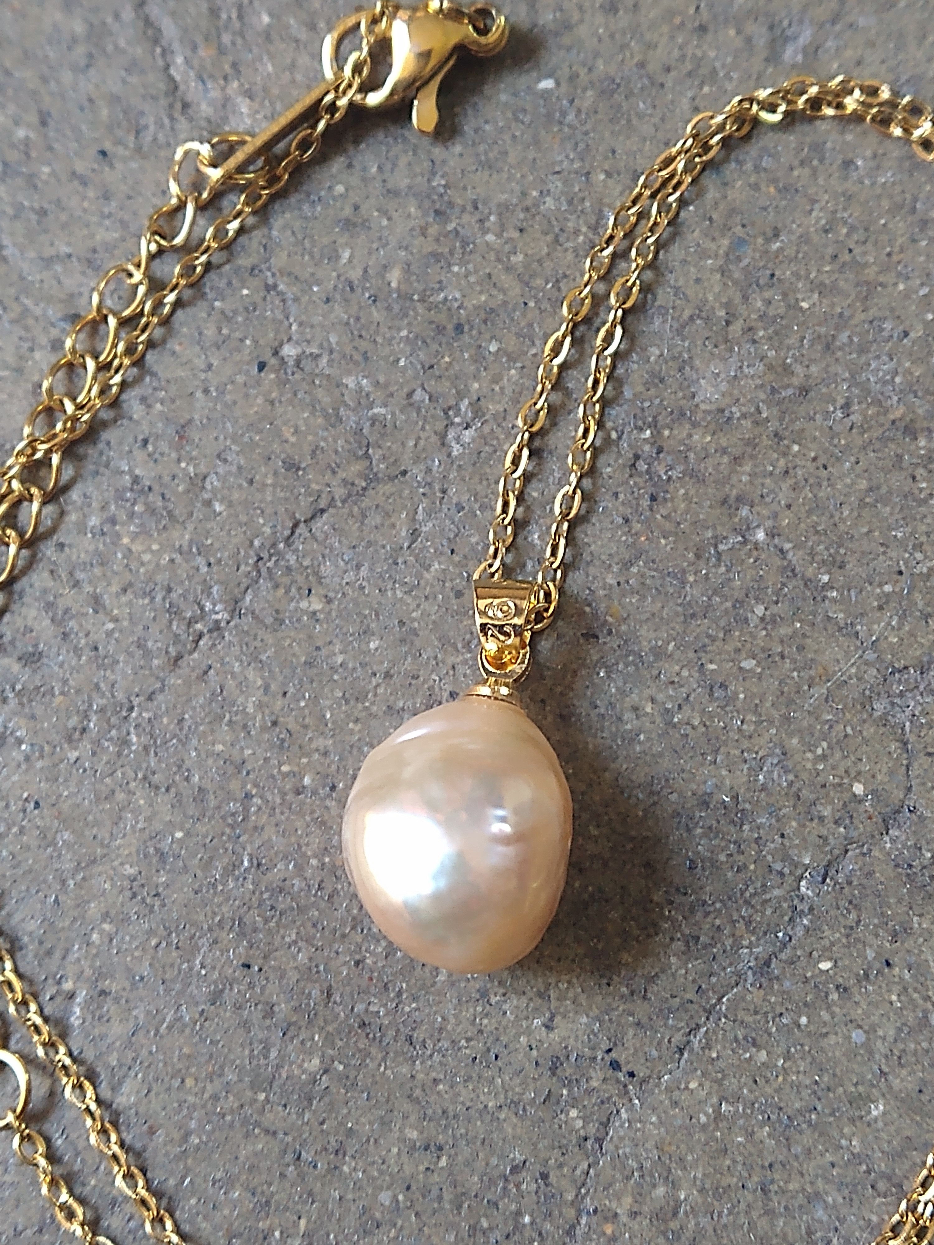 Jewelry Baroque Pearl Necklace Gold Tone Stainless Steel 18" Modern Size ONE SIZE - 4 Thumbnail