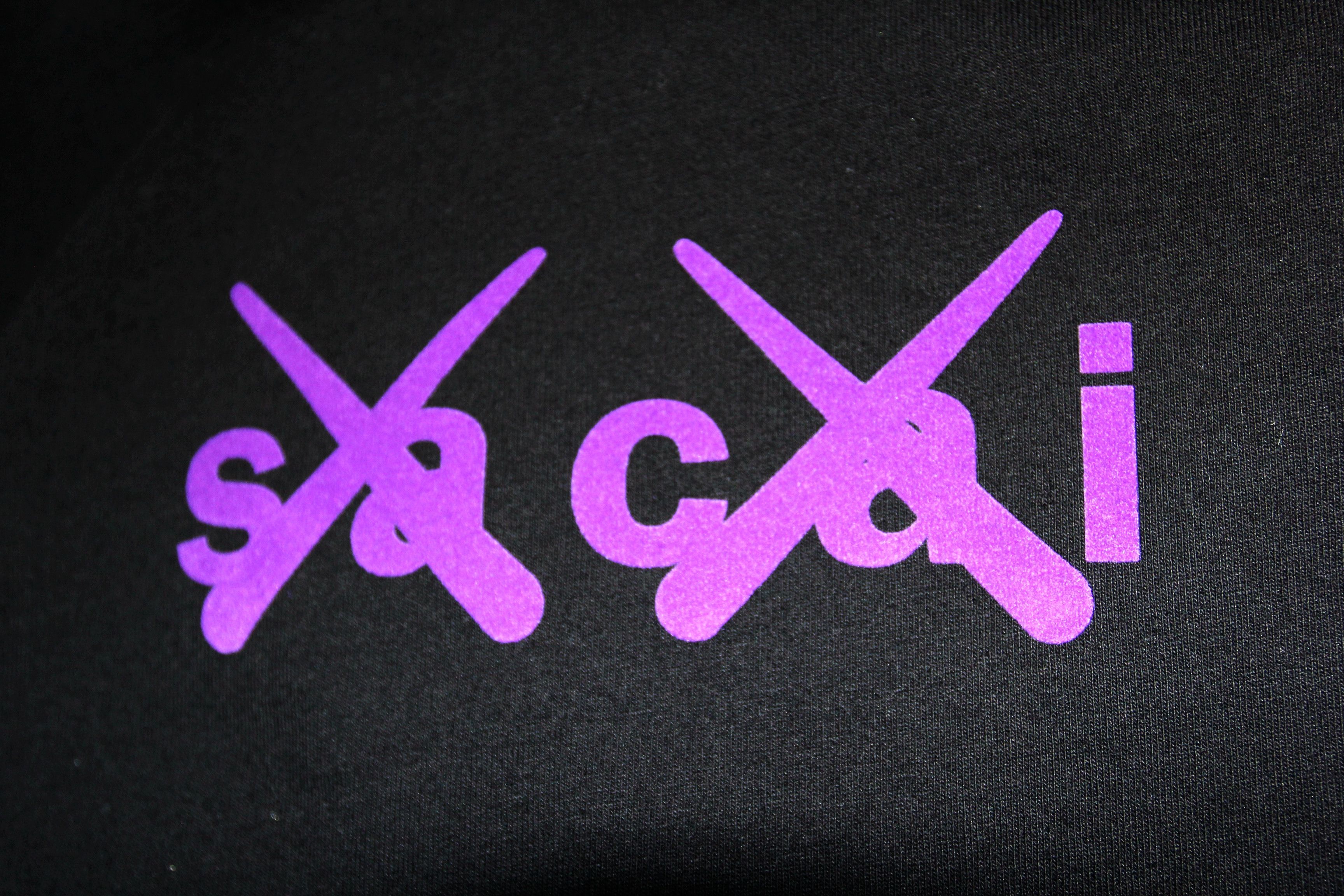 Kaws BNWT AW21 SACAI x KAWS FLOCKED LOGO PRINT TSHIRT BLACK 0 Size US XS / EU 42 / 0 - 8 Thumbnail