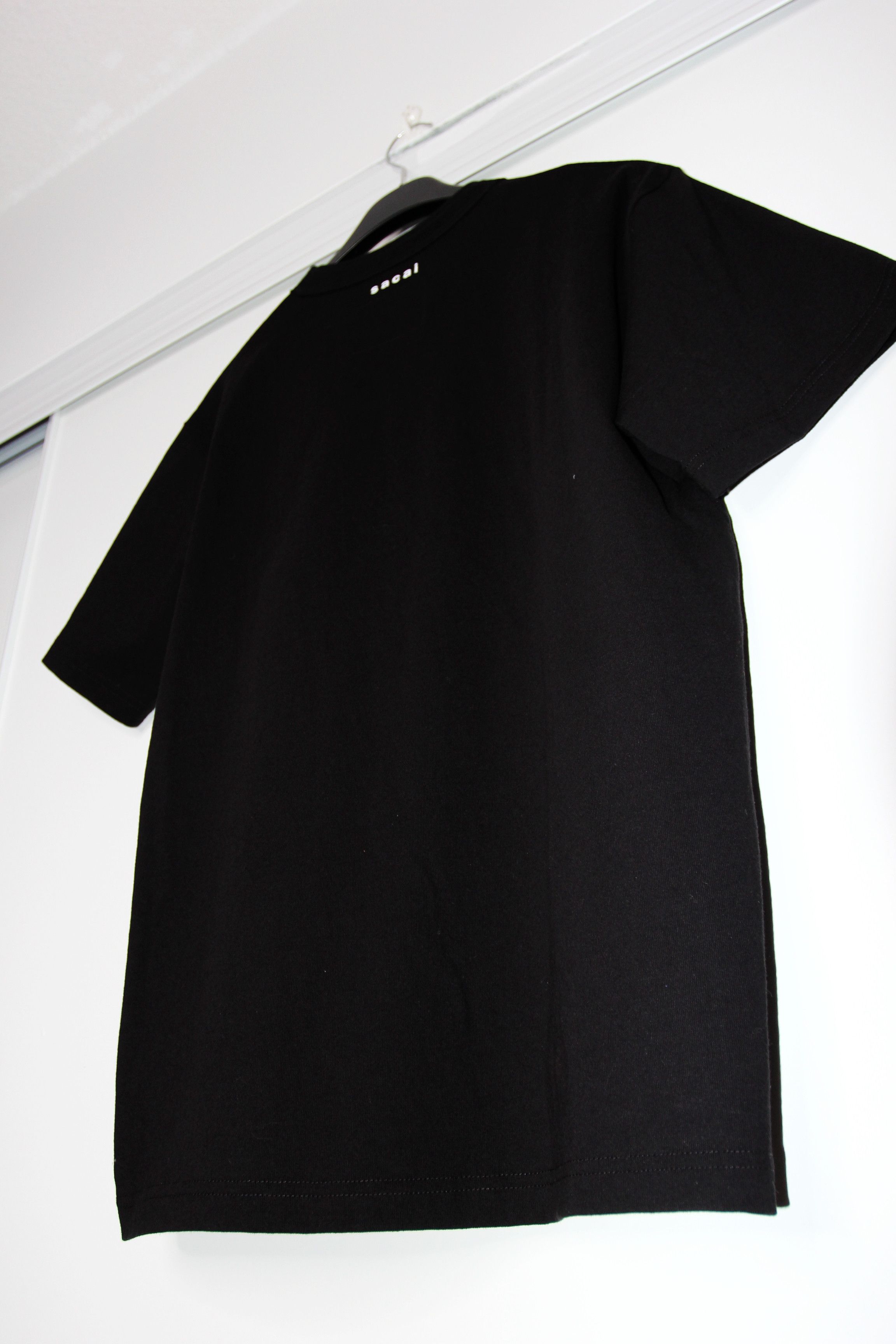 Kaws BNWT AW21 SACAI x KAWS FLOCKED LOGO PRINT TSHIRT BLACK 0 Size US XS / EU 42 / 0 - 7 Thumbnail