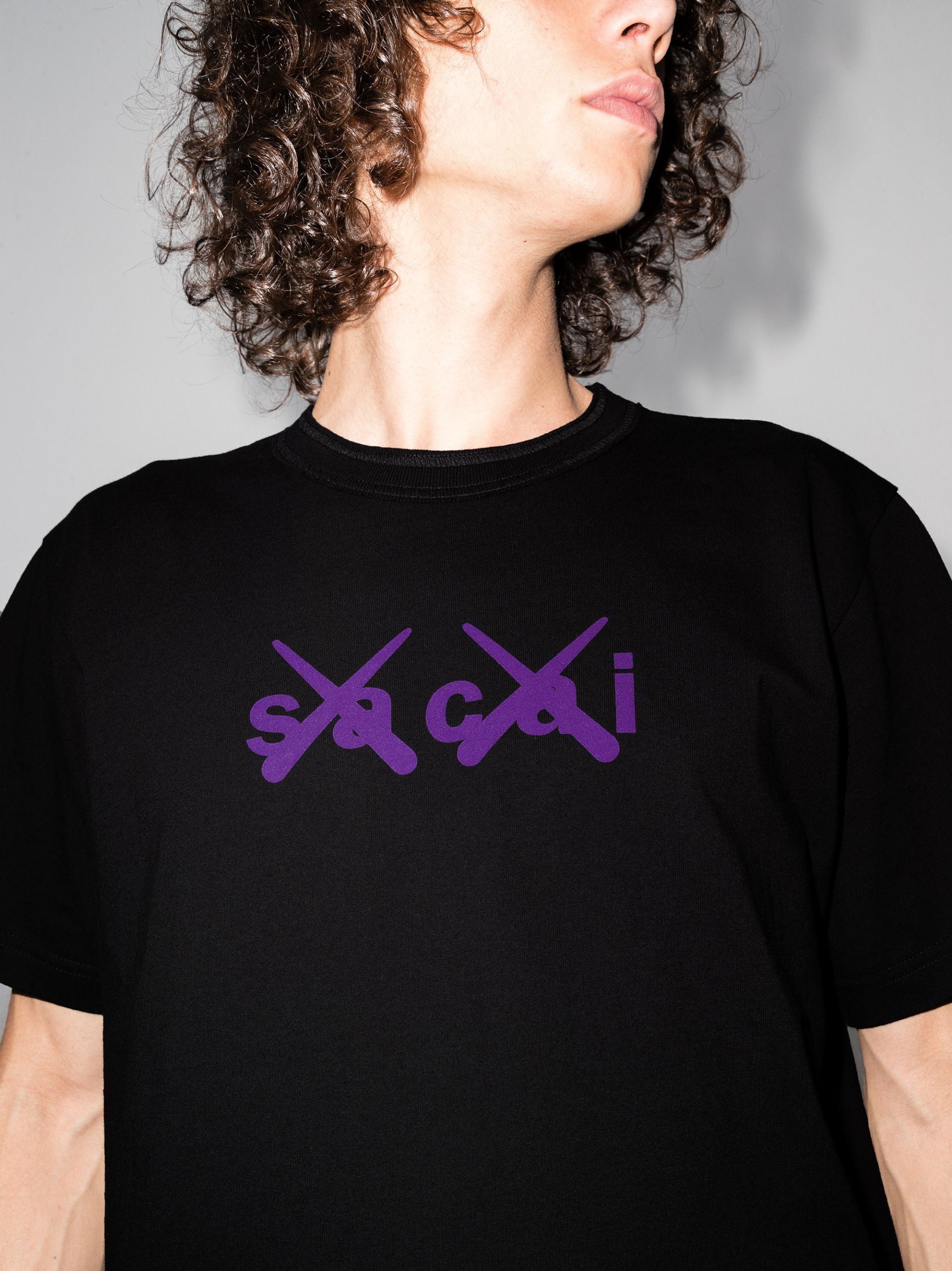 Kaws BNWT AW21 SACAI x KAWS FLOCKED LOGO PRINT TSHIRT BLACK 0 Size US XS / EU 42 / 0 - 13 Thumbnail
