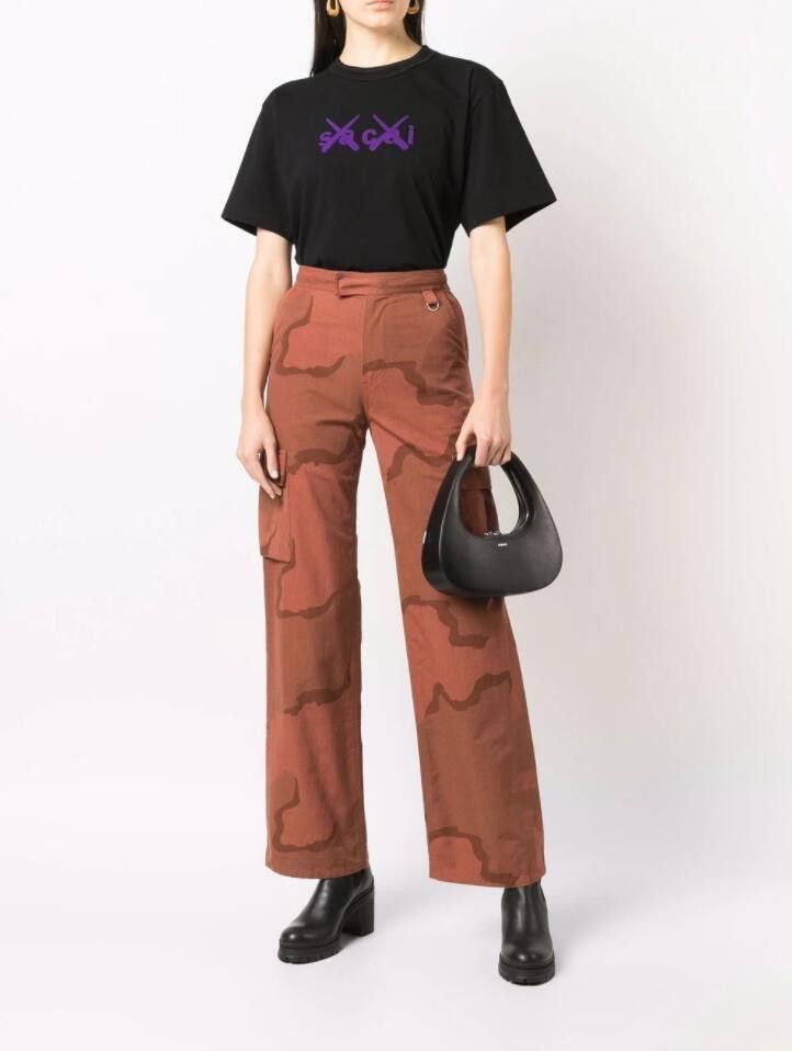 Kaws BNWT AW21 SACAI x KAWS FLOCKED LOGO PRINT TSHIRT BLACK 0 Size US XS / EU 42 / 0 - 15 Thumbnail