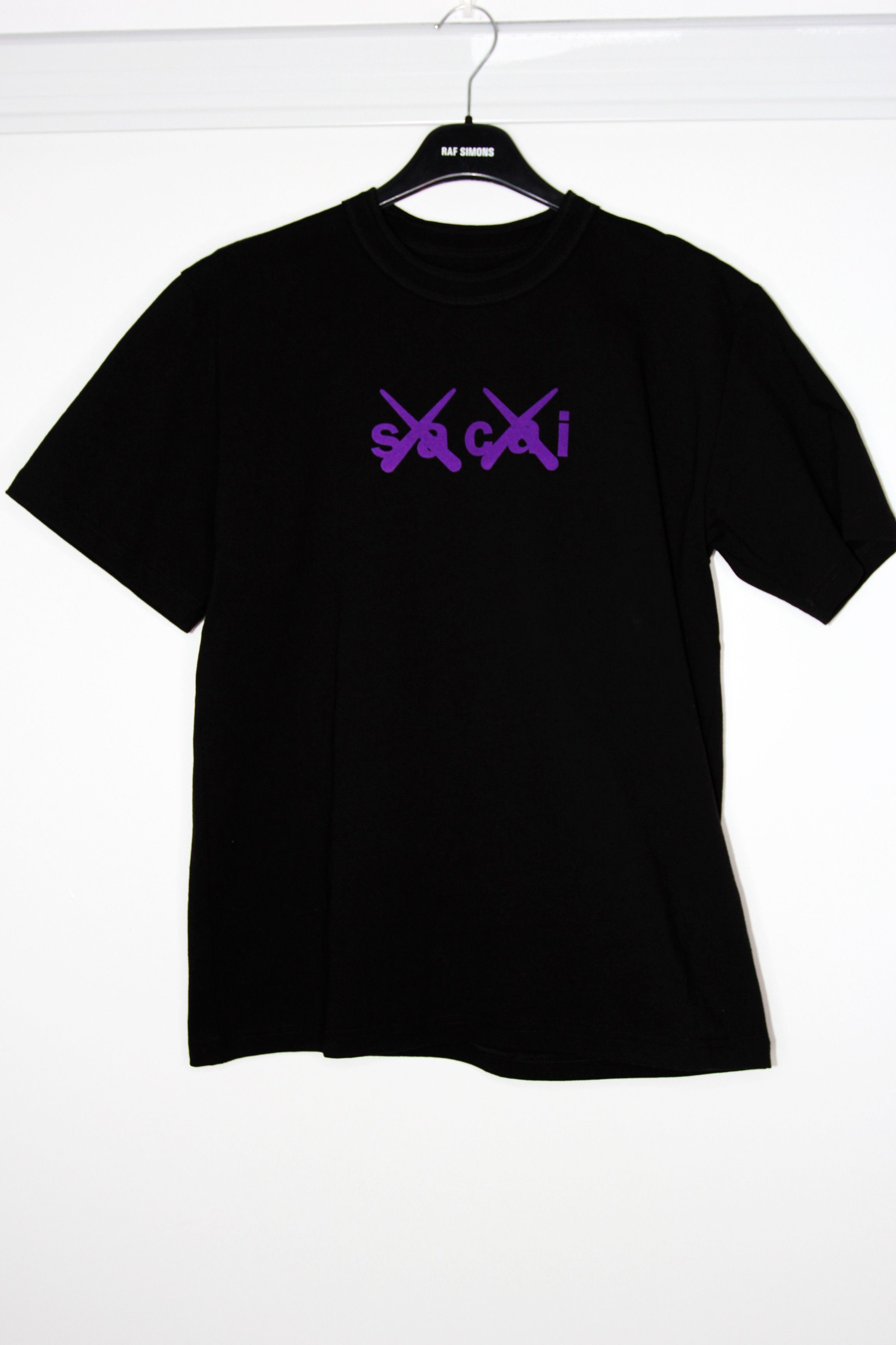 Kaws BNWT AW21 SACAI x KAWS FLOCKED LOGO PRINT TSHIRT BLACK 0 Size US XS / EU 42 / 0 - 2 Thumbnail