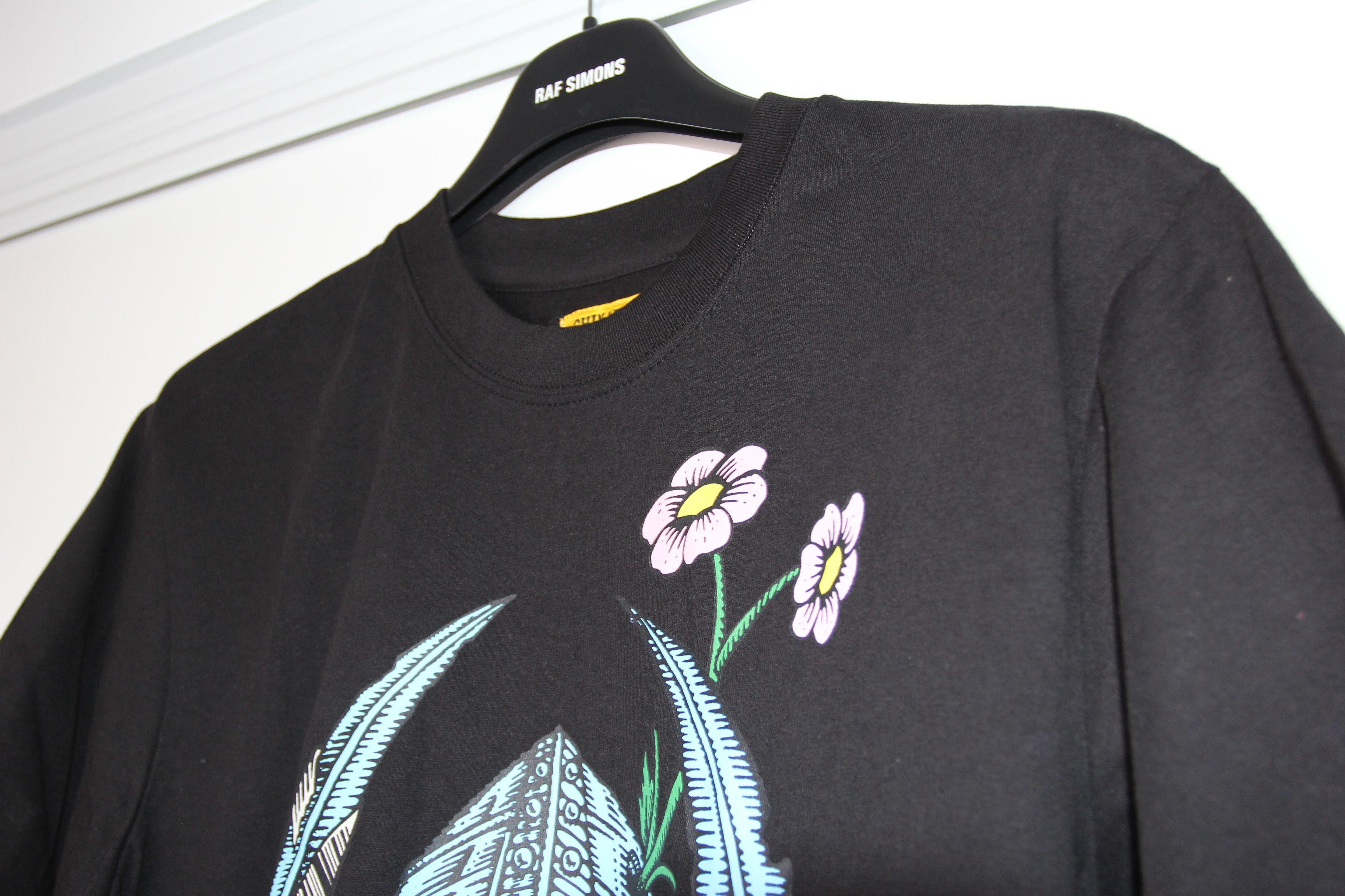 Market BNWT SS20 CHINATOWN MARKET VIKING SMILE TSHIRT L Size US L / EU 52-54 / 3 - 4 Thumbnail