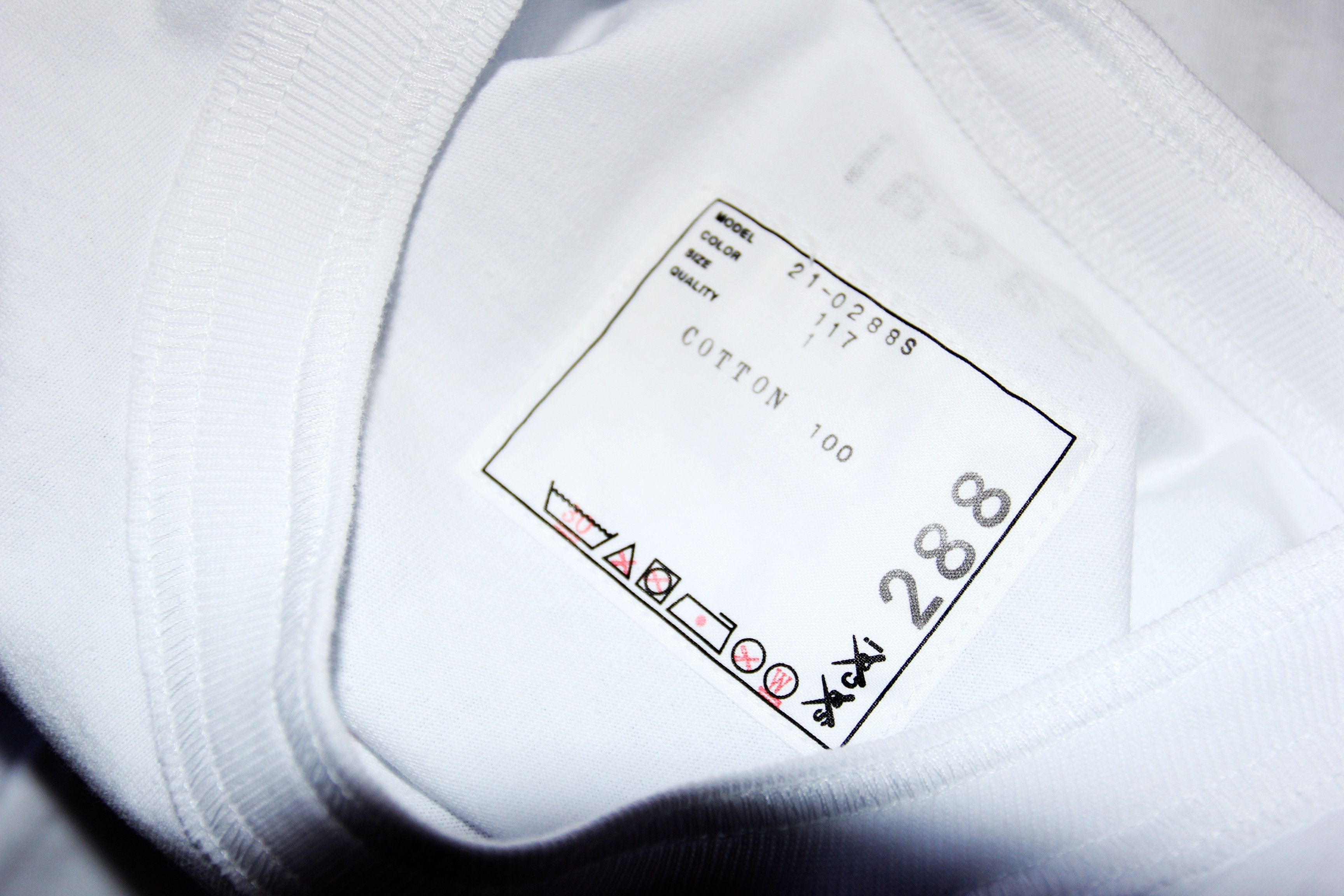Kaws BNWT AW21 SACAI x KAWS FLOCKED LOGO PRINT TSHIRT WHITE 1 Size US S / EU 44-46 / 1 - 11 Thumbnail