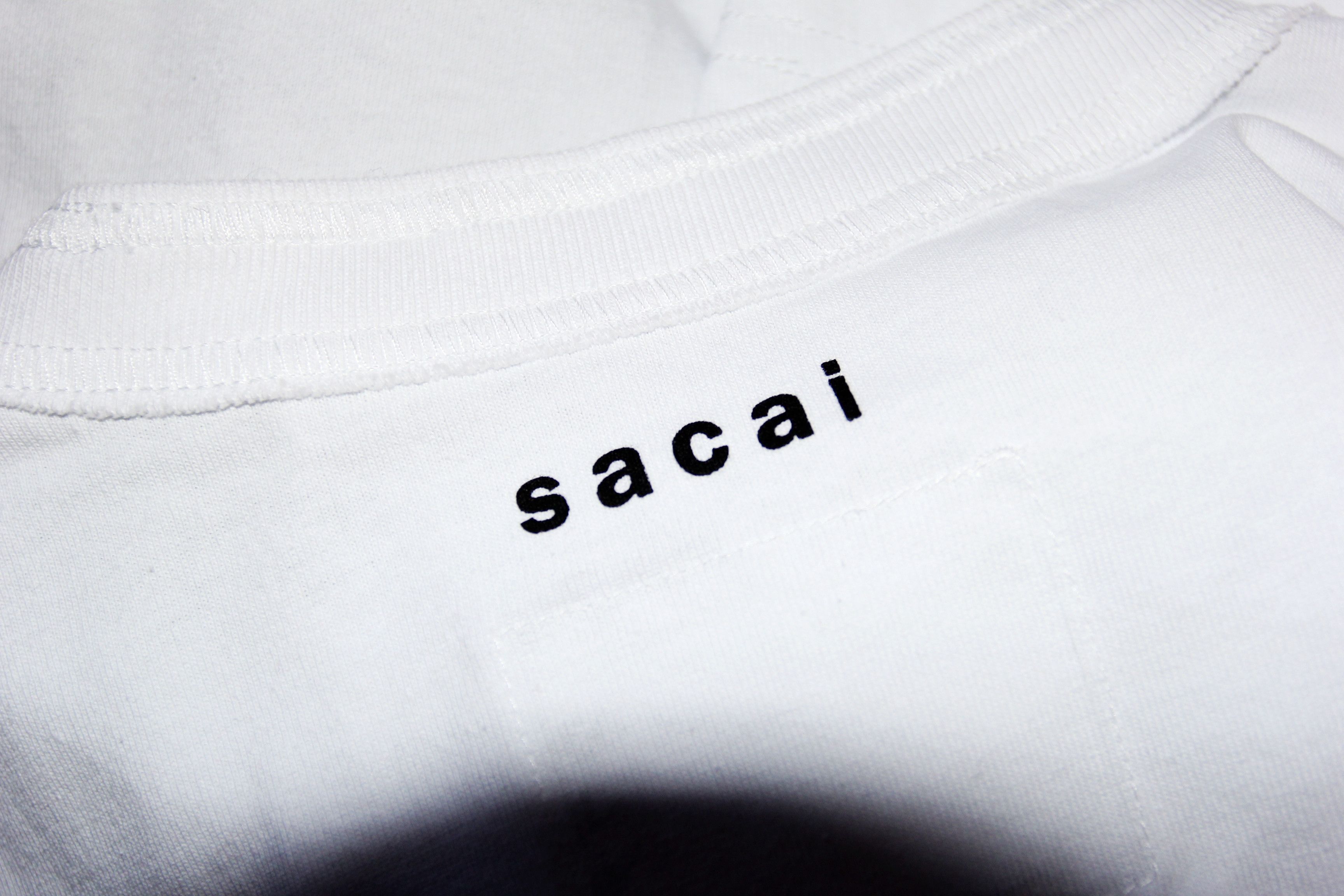 Kaws BNWT AW21 SACAI x KAWS FLOCKED LOGO PRINT TSHIRT WHITE 2 Size US M / EU 48-50 / 2 - 9 Thumbnail