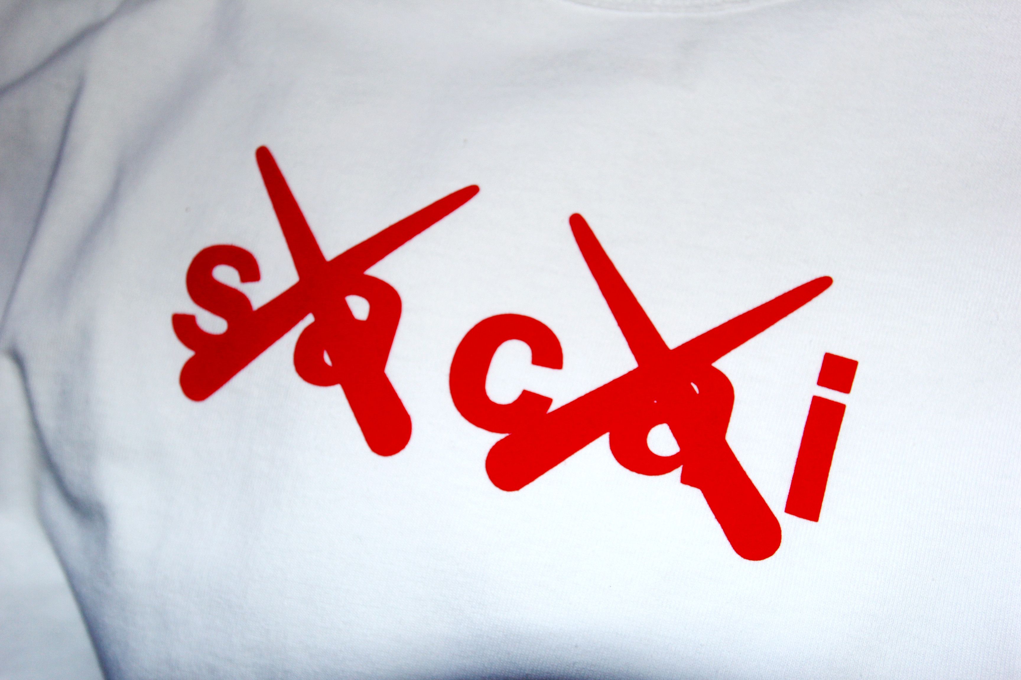Kaws BNWT AW21 SACAI x KAWS FLOCKED LOGO PRINT TSHIRT WHITE 2 Size US M / EU 48-50 / 2 - 8 Thumbnail