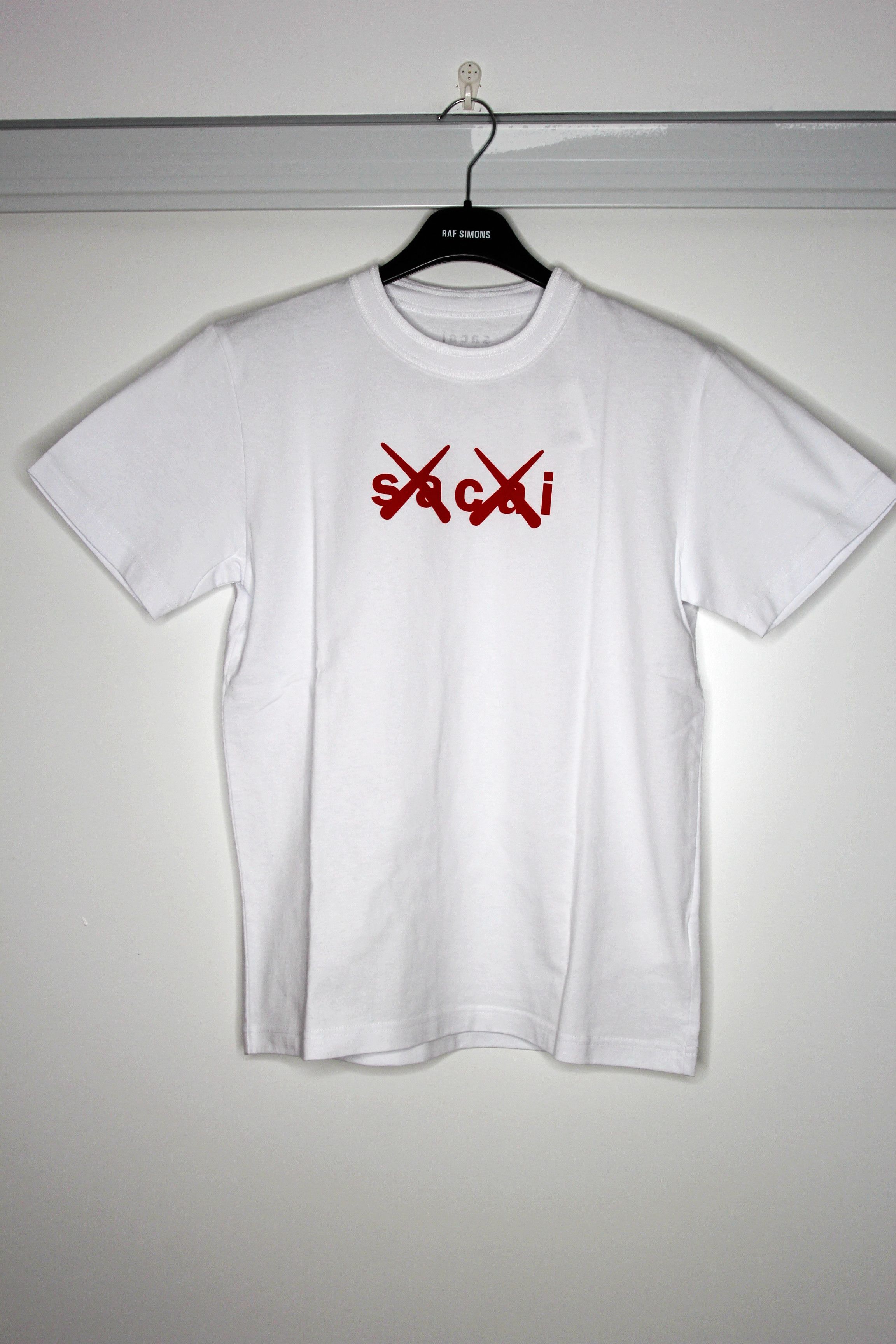 Kaws BNWT AW21 SACAI x KAWS FLOCKED LOGO PRINT TSHIRT WHITE 2 Size US M / EU 48-50 / 2 - 2 Thumbnail