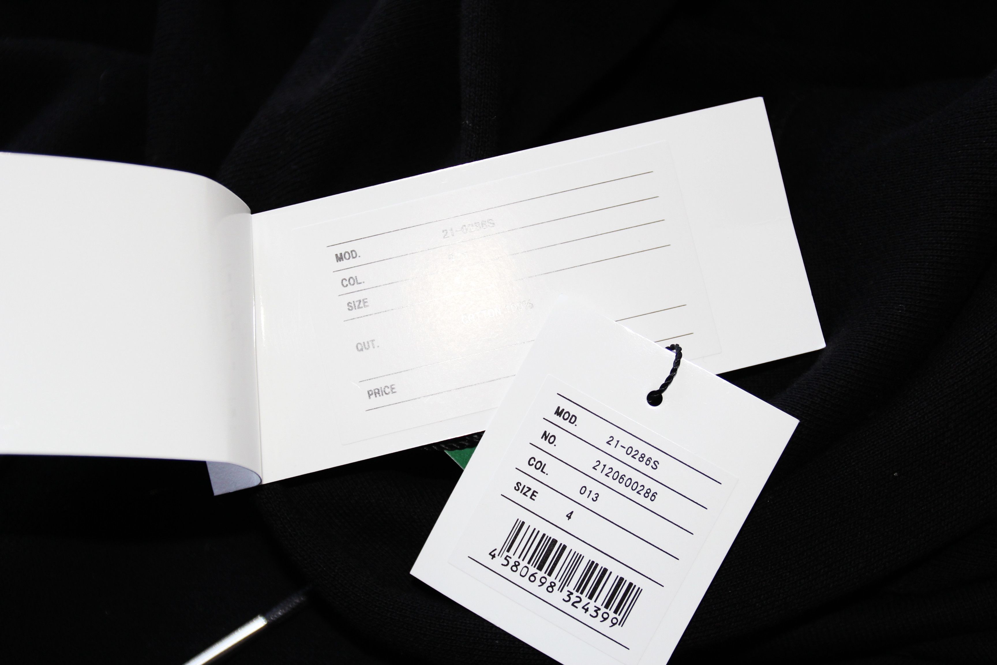 BNWT AW21 SACAI x KAWS FLOCK PRINTED HOODIE 4