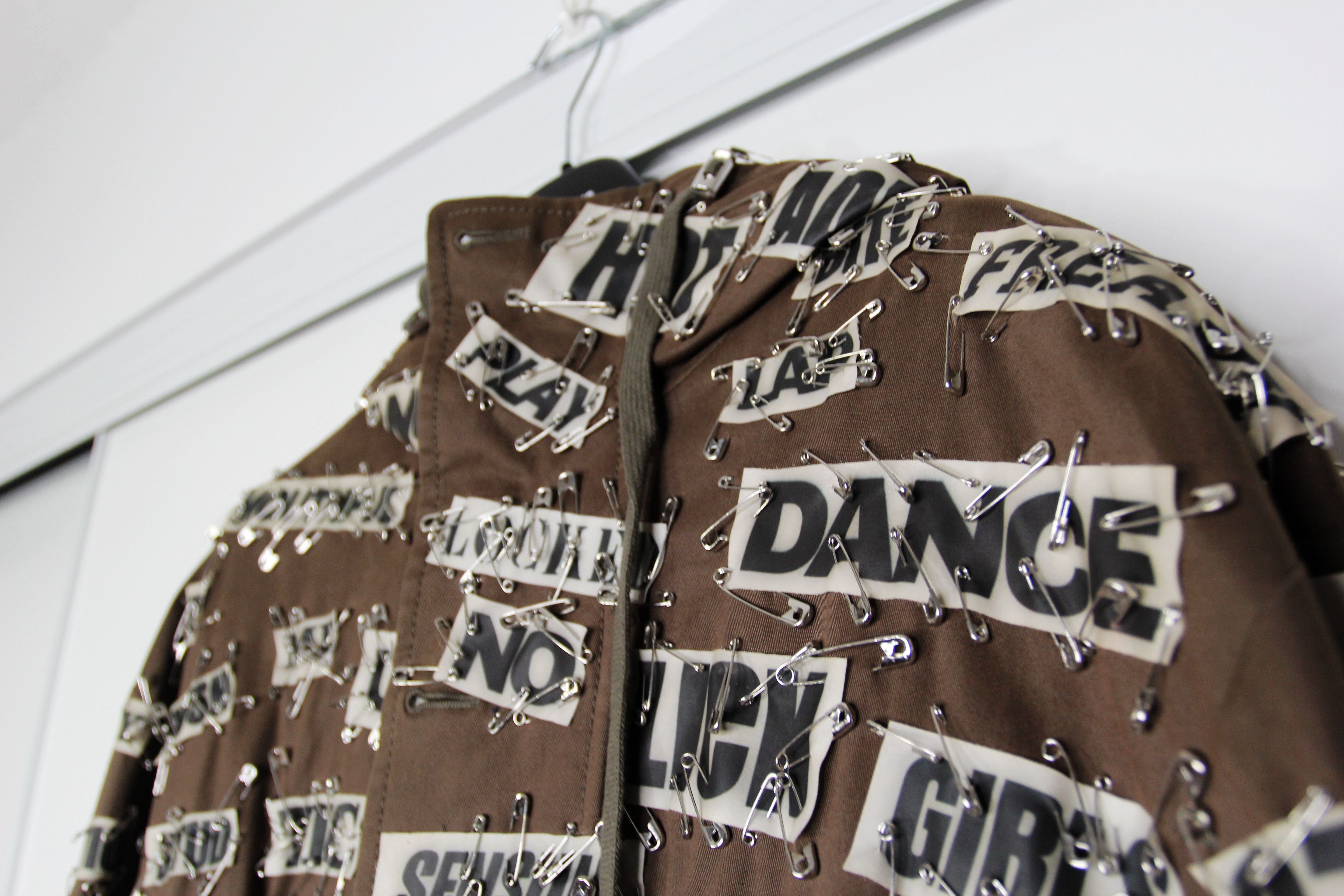 Moschino BNWT AW18 MOSCHINO COUTURE! PAPERCLIPS PARKA COAT 50 Size US M / EU 48-50 / 2 - 4 Thumbnail