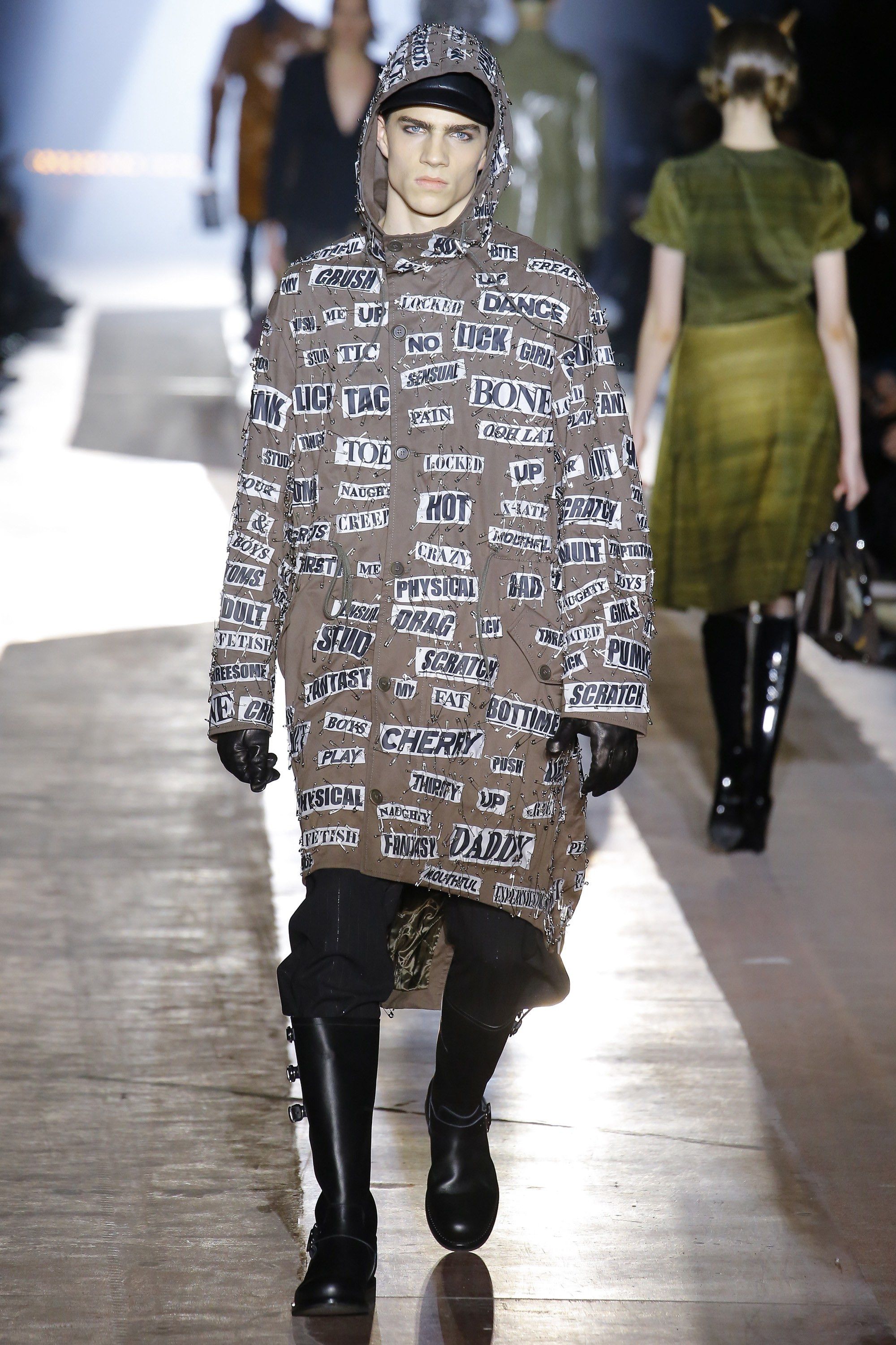 image of Aw18 Moschino Couture! Paperclips Parka Coat 50 in Khaki, Men's (Size Medium)