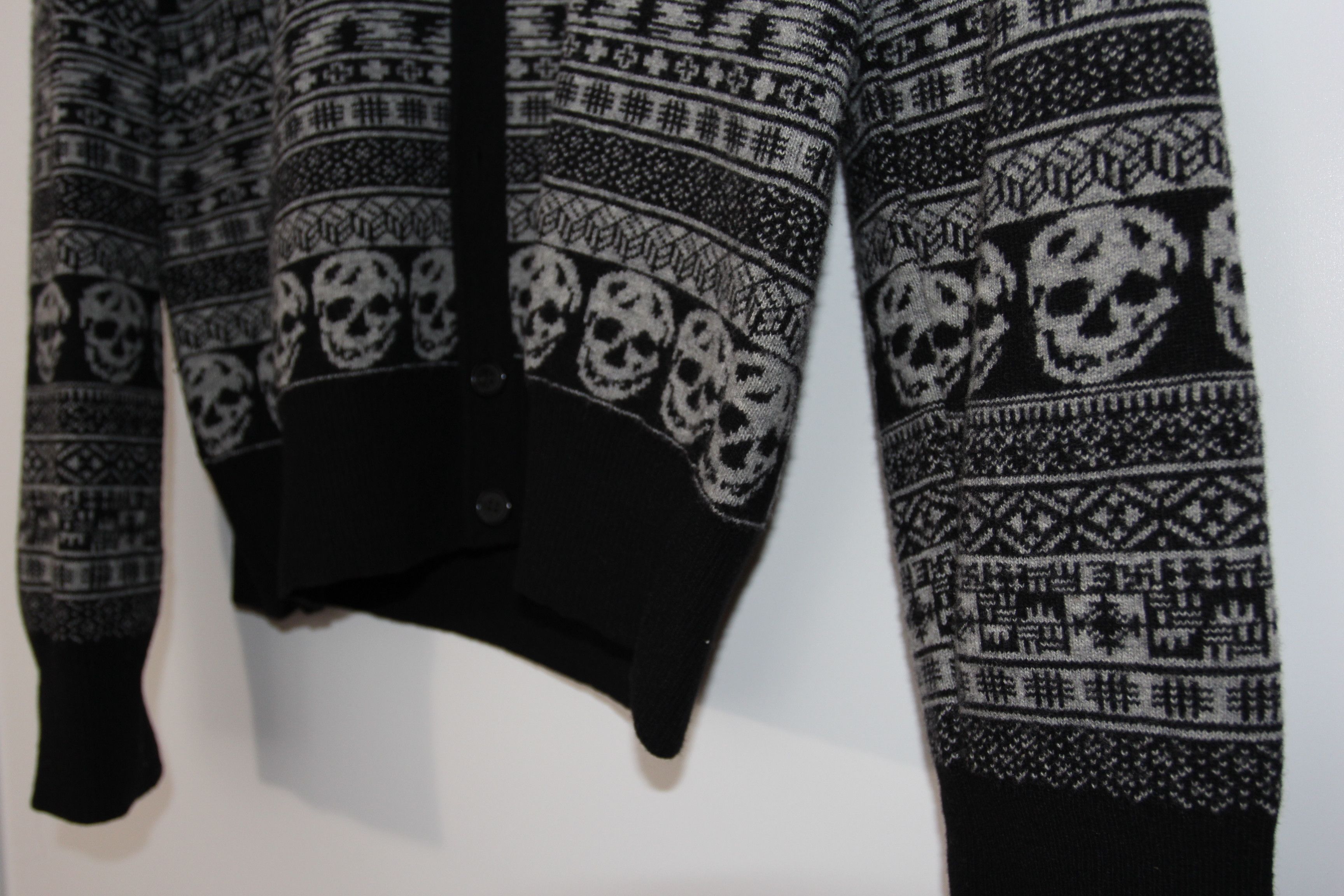Alexander McQueen AW06 ALEXANDER MCQUEEN CAVIAR SKULL KNIT CARDIGAN L Size US L / EU 52-54 / 3 - 7 Thumbnail