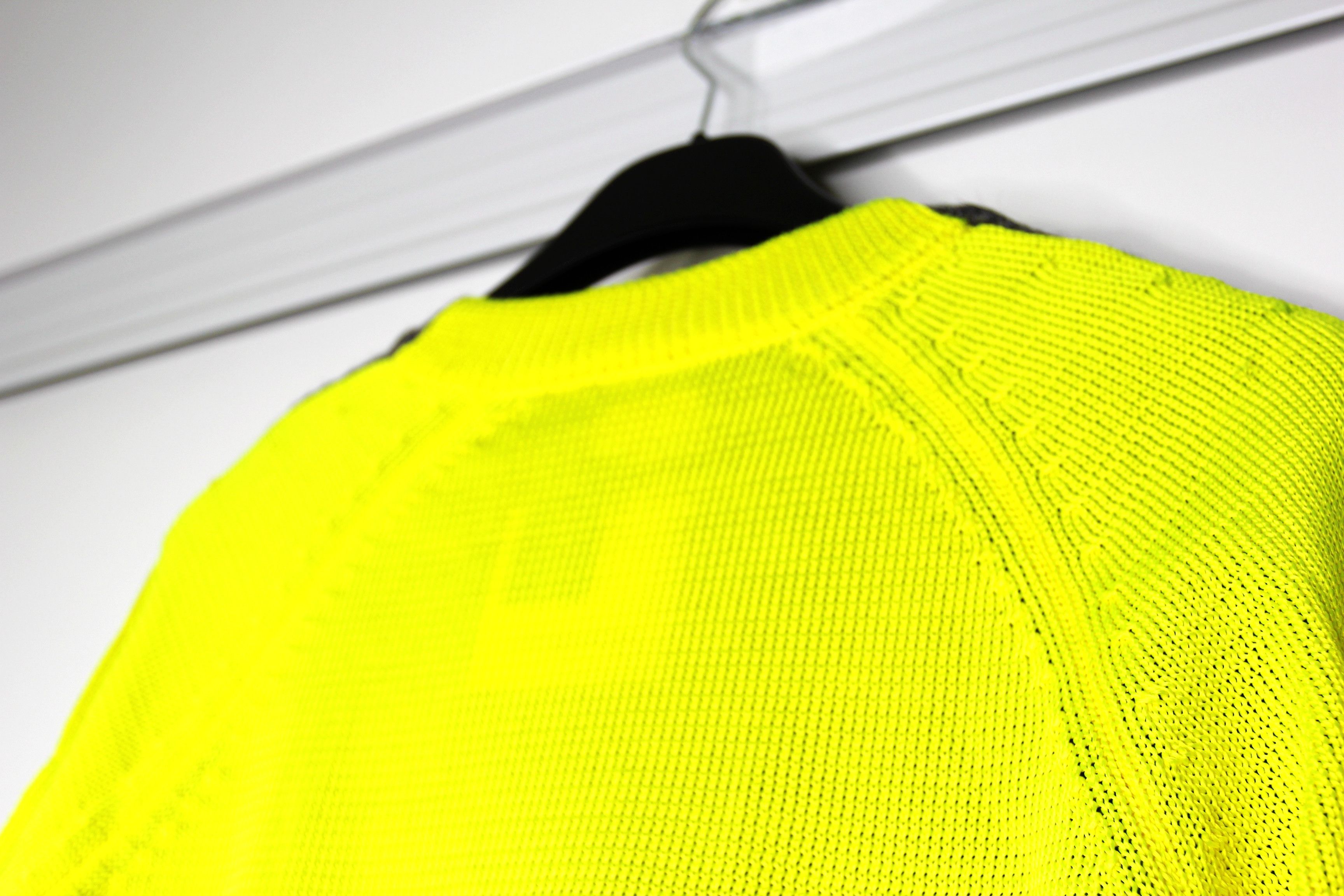 Junya Watanabe BNWT AW18 JUNYA WATANABE TWO TONE FLORESCENT SWEATER S Size US S / EU 44-46 / 1 - 8 Thumbnail