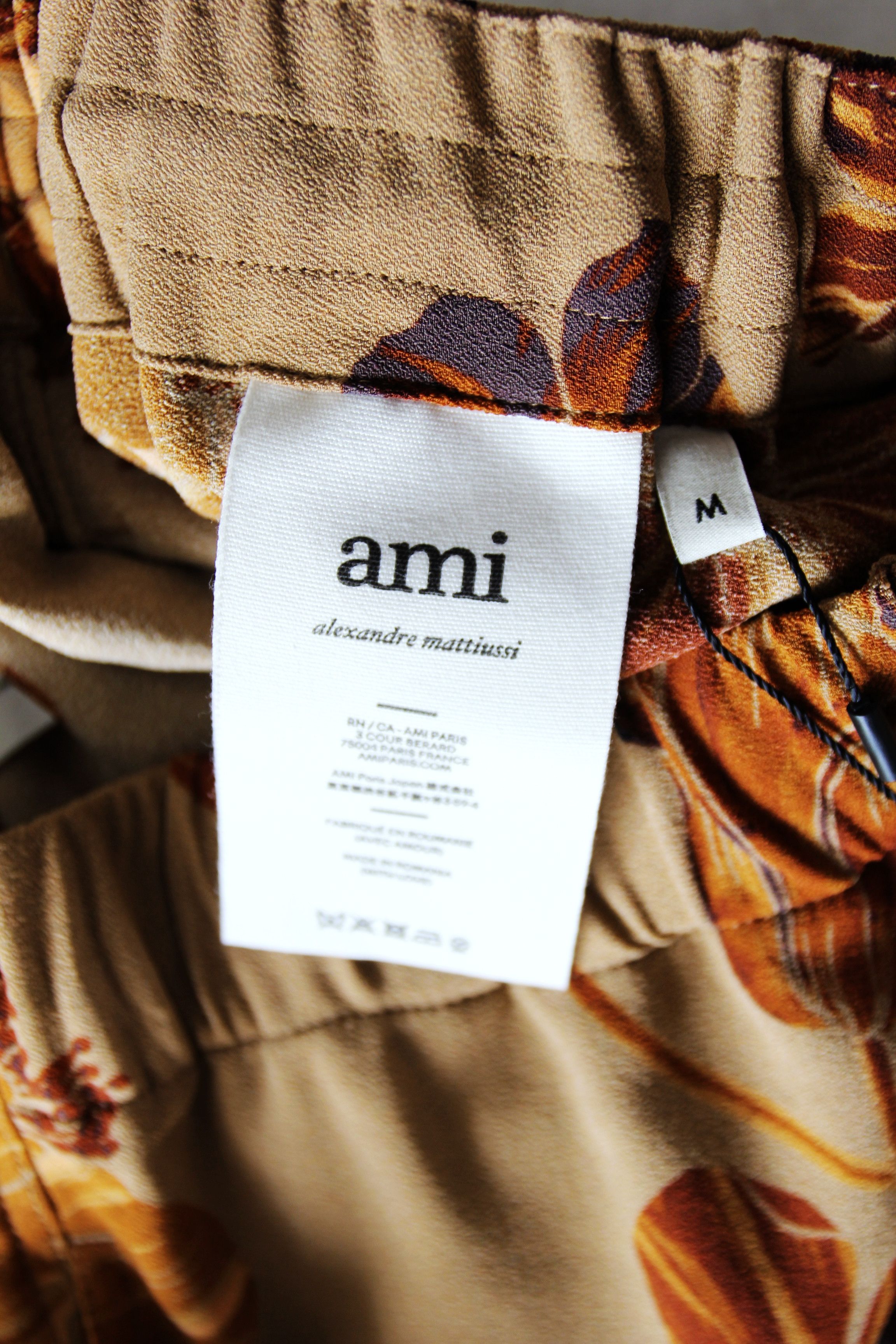 AMI BNWT SS21 AMI FLOWER PRINTED BERMUDA SHORTS M Size US 32 / EU 48 - 10 Thumbnail