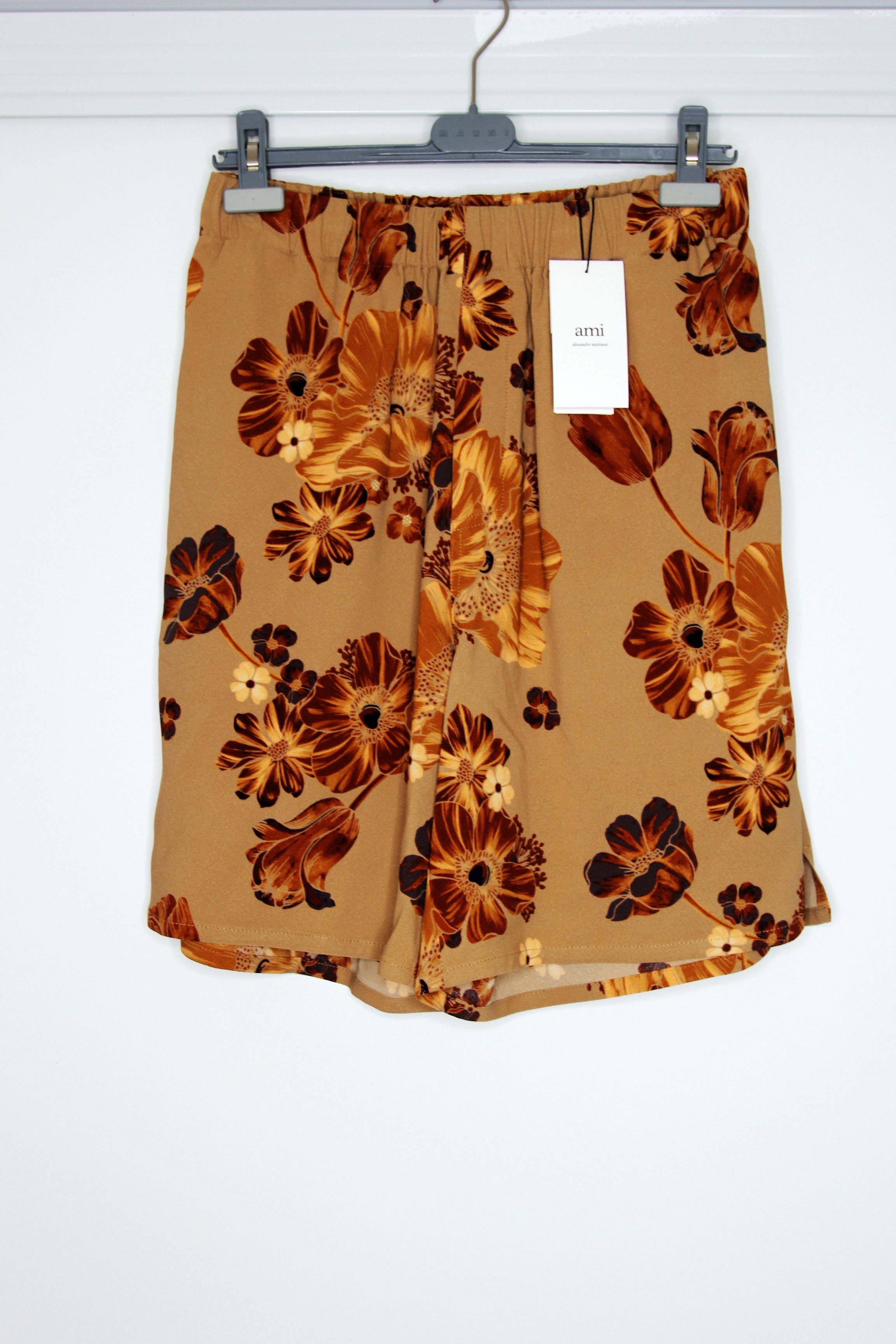 AMI BNWT SS21 AMI FLOWER PRINTED BERMUDA SHORTS M Size US 32 / EU 48 - 2 Thumbnail