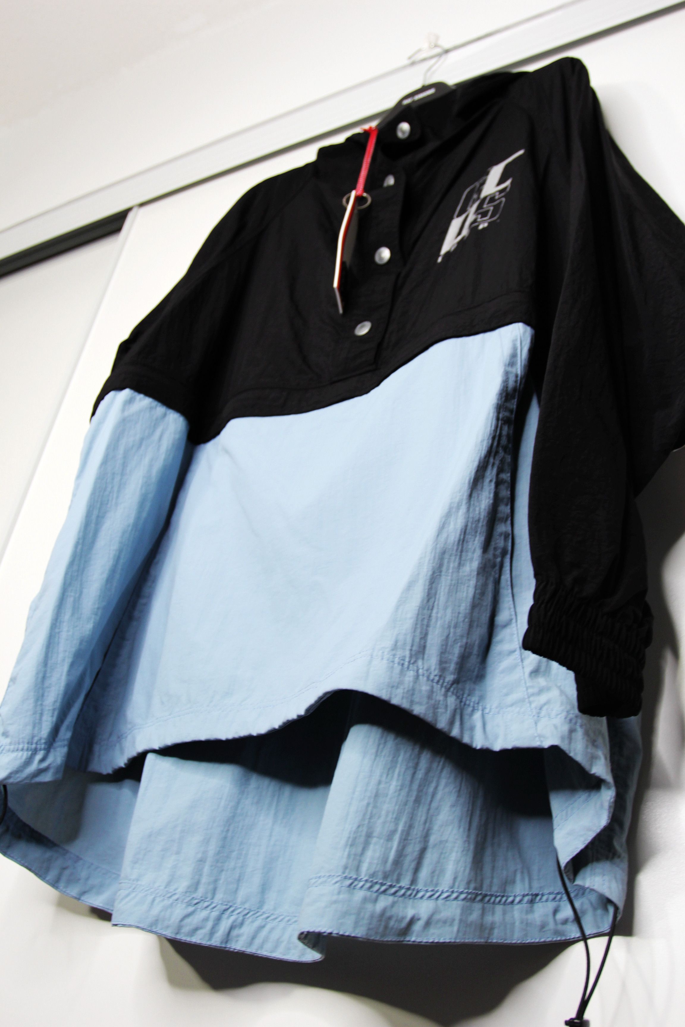GCDS BNWT SS19 GCDS CONTRAST PANEL WINDBREAKER M Size US M / EU 48-50 / 2 - 7 Thumbnail