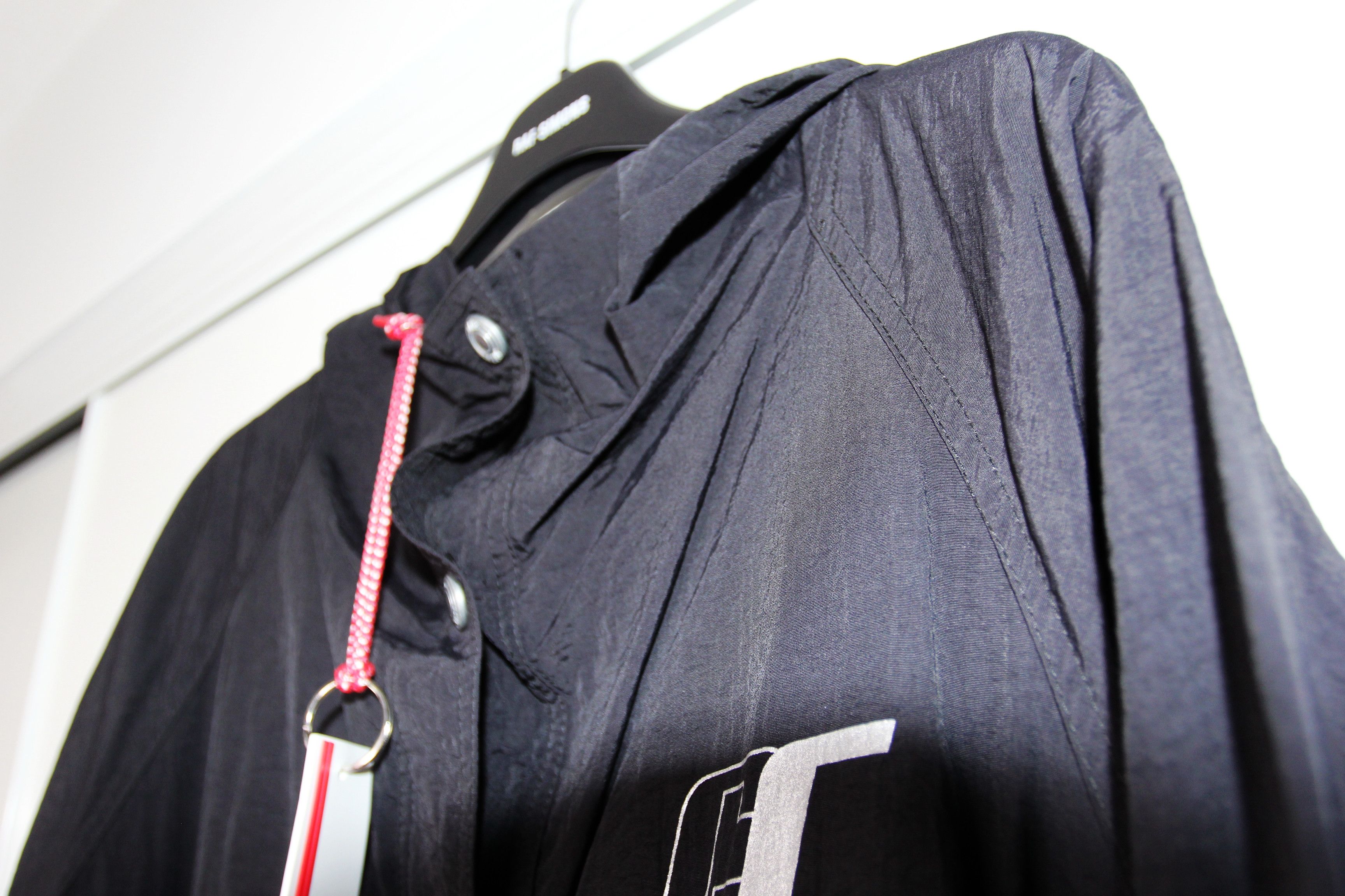GCDS BNWT SS19 GCDS CONTRAST PANEL WINDBREAKER M Size US M / EU 48-50 / 2 - 4 Thumbnail