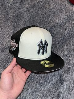 New Era New York Yankees Mens Black Tonal Blue UV 2000 WS Side