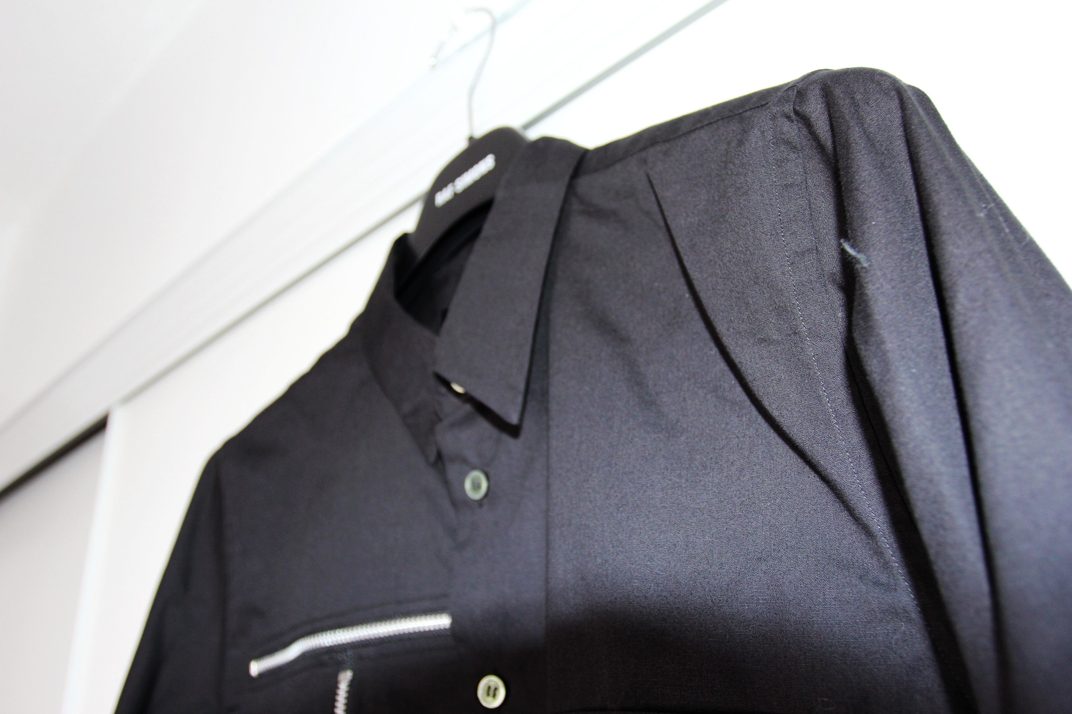 Comme des Garcons Black BNWT AW20 COMME DES GARCONS BLACK ZIP DETAIL SHIRT S Size US S / EU 44-46 / 1 - 5 Thumbnail