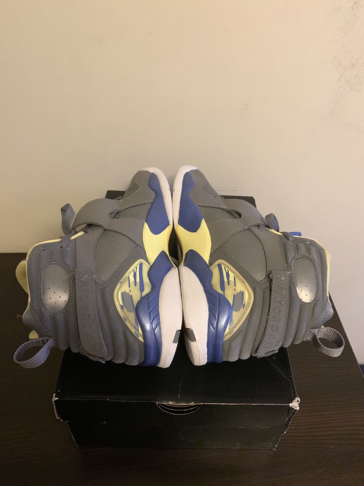 Jordan Brand × Nike Jordan 8 Retro GS Laney Size US 5.5 / EU 38 - 4 Thumbnail
