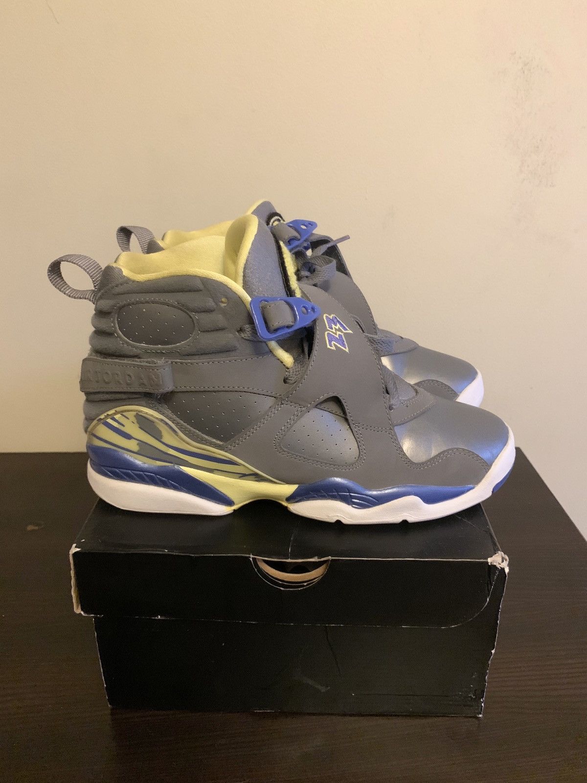 Jordan Brand × Nike Jordan 8 Retro GS Laney Size US 5.5 / EU 38 - 1 Thumbnail