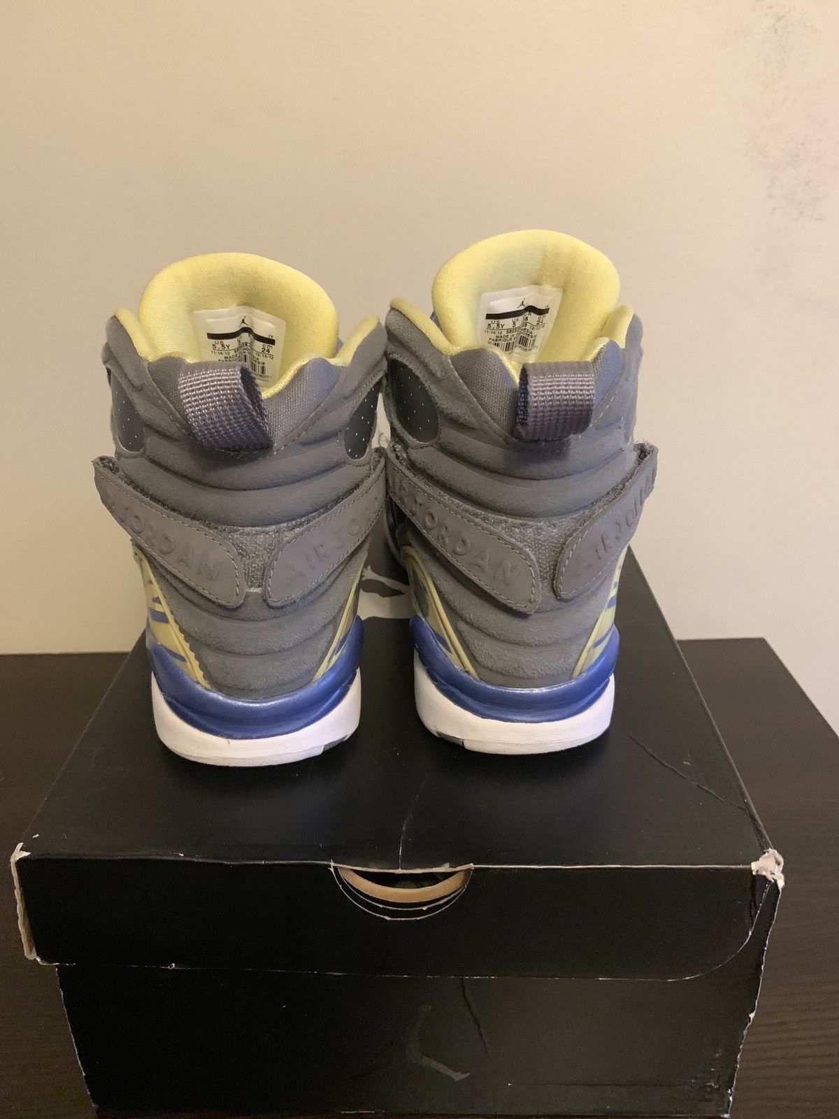 Jordan Brand × Nike Jordan 8 Retro GS Laney Size US 5.5 / EU 38 - 3 Thumbnail