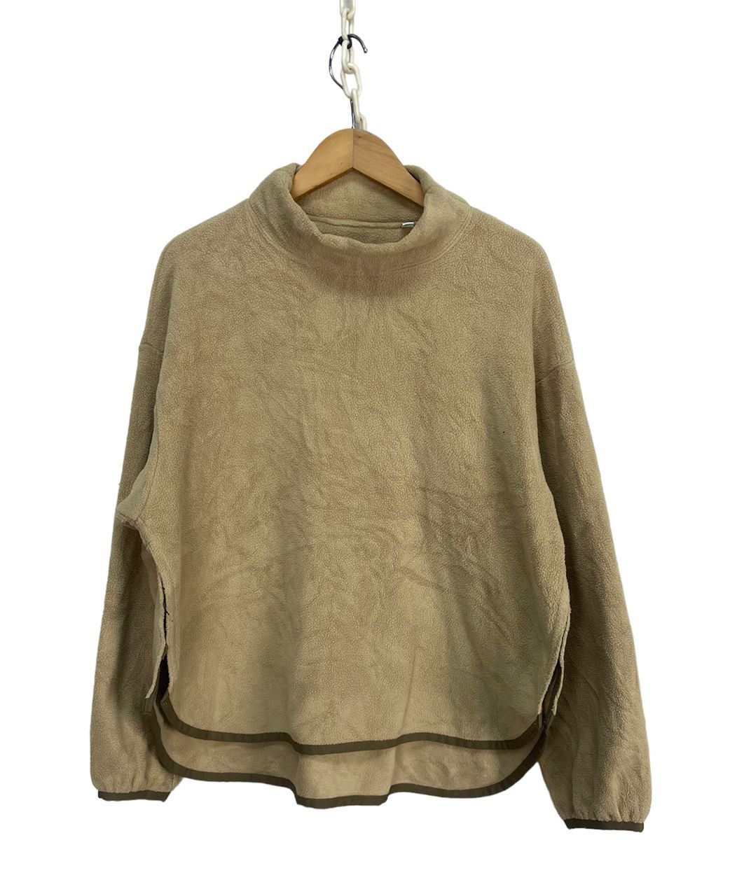 White mountaineering x Uniqlo beggie fleece sweatshirt