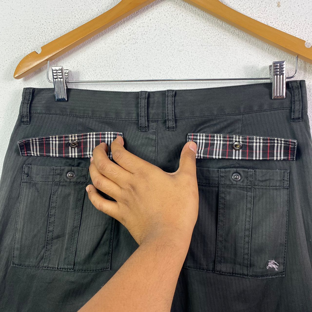Burberry × If Six Was Nine × Le Grande Bleu (L.G.B.) Burberry Black Label Multi-Pocket Cargo Pants Size US 31 - 13 Thumbnail