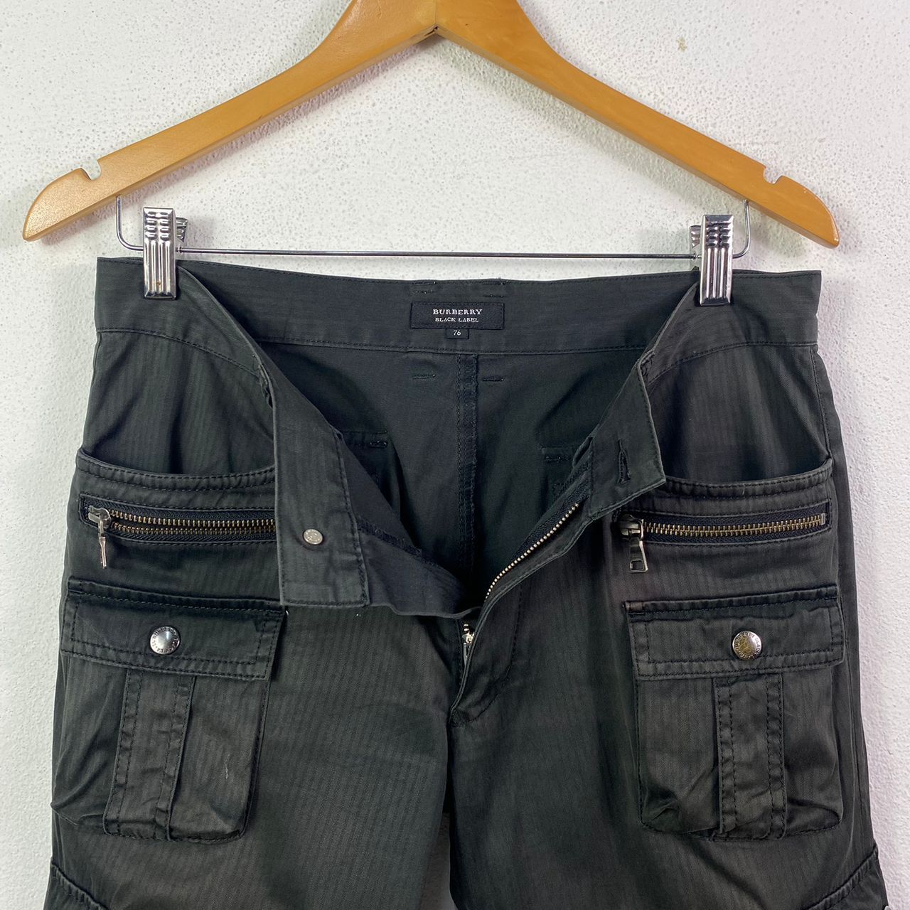Burberry × If Six Was Nine × Le Grande Bleu (L.G.B.) Burberry Black Label Multi-Pocket Cargo Pants Size US 31 - 15 Thumbnail