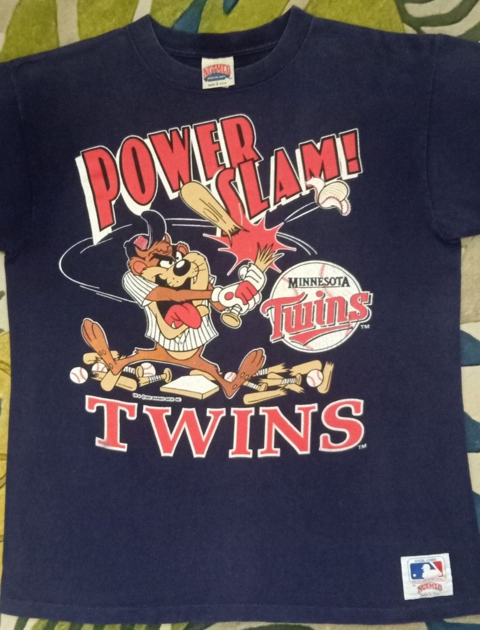 MLB × Nutmeg × Warner Bros Vintage 90s MLB Minnesota Twins x Tasmanian Devil T-shirt Size US L / EU 52-54 / 3 - 5 Thumbnail
