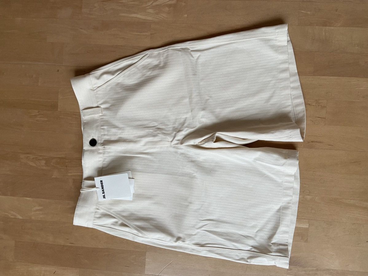 image of Jil Sander Shorts With Stitch Detail in Offwhite, Men's (Size 32)