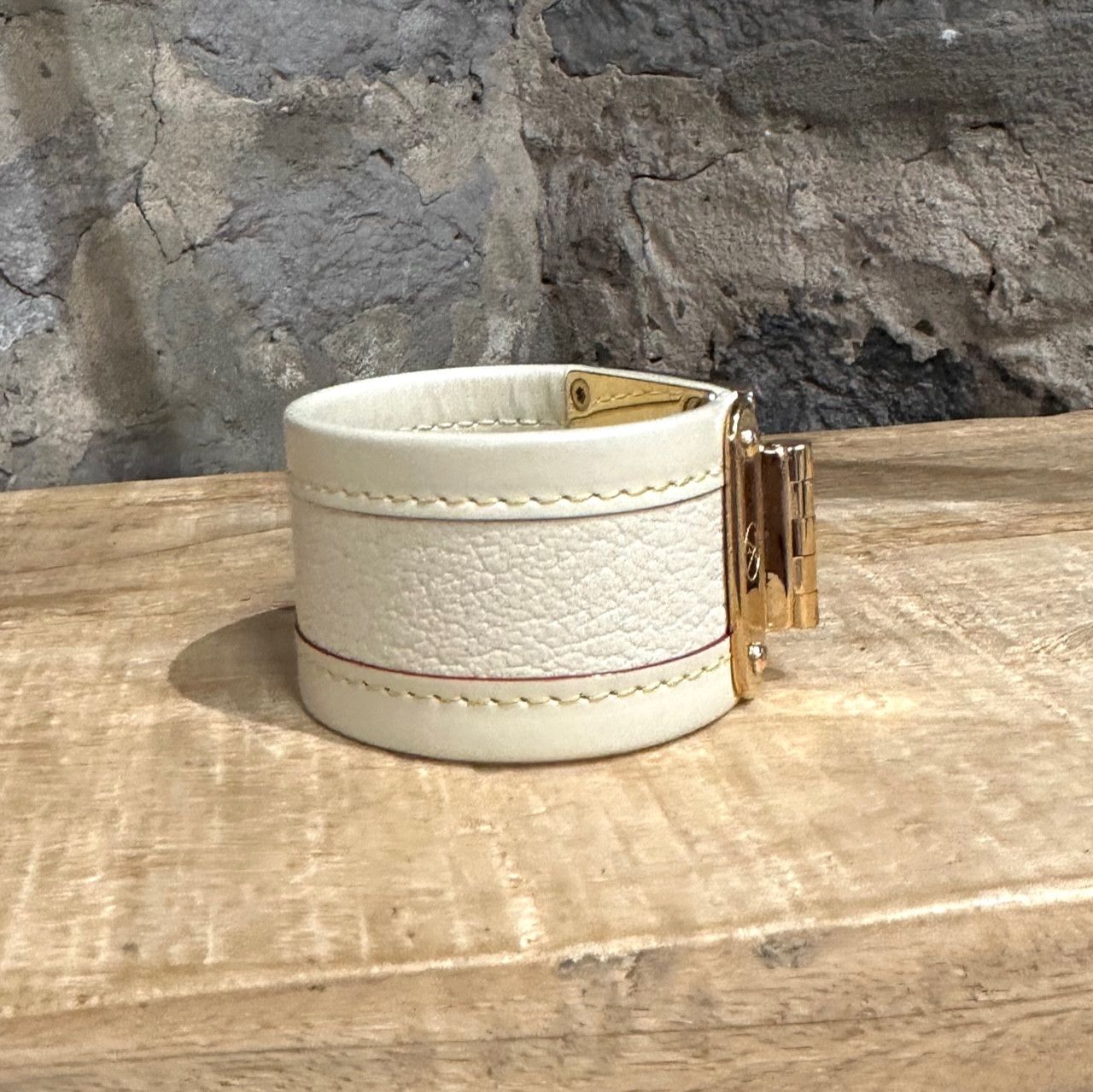 Louis Vuitton Louis Vuitton 2007 Chèvre Beige Suhali S-Lock Bracelet Size ONE SIZE - 5 Thumbnail