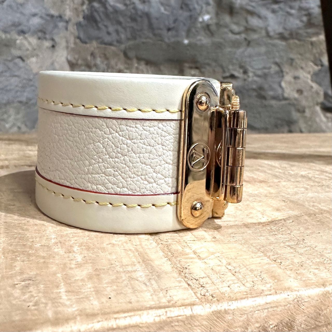Louis Vuitton Louis Vuitton 2007 Chèvre Beige Suhali S-Lock Bracelet Size ONE SIZE - 2 Thumbnail