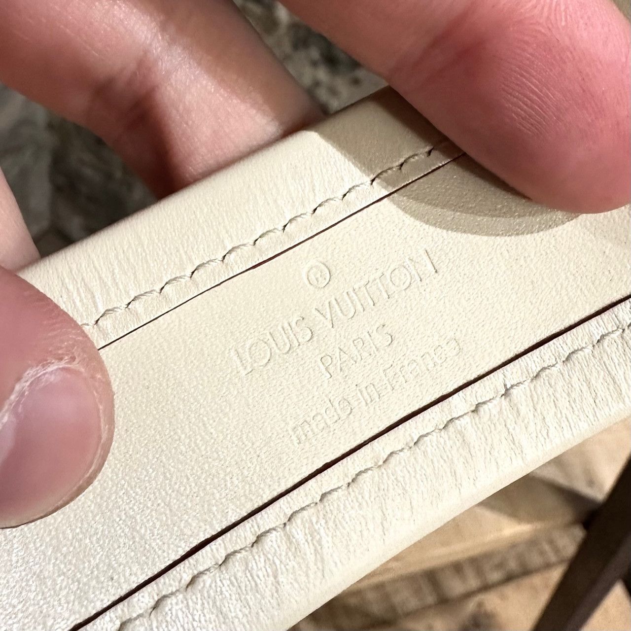 Louis Vuitton Louis Vuitton 2007 Chèvre Beige Suhali S-Lock Bracelet Size ONE SIZE - 9 Thumbnail