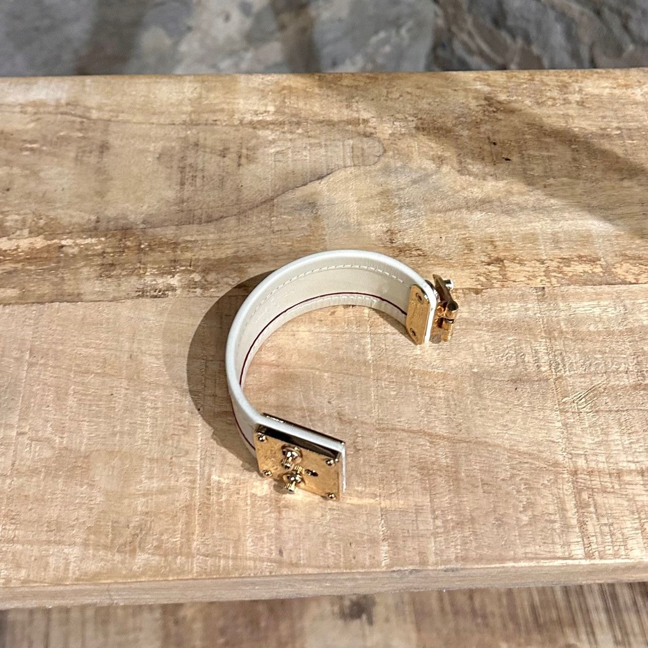 Louis Vuitton Louis Vuitton 2007 Chèvre Beige Suhali S-Lock Bracelet Size ONE SIZE - 8 Thumbnail