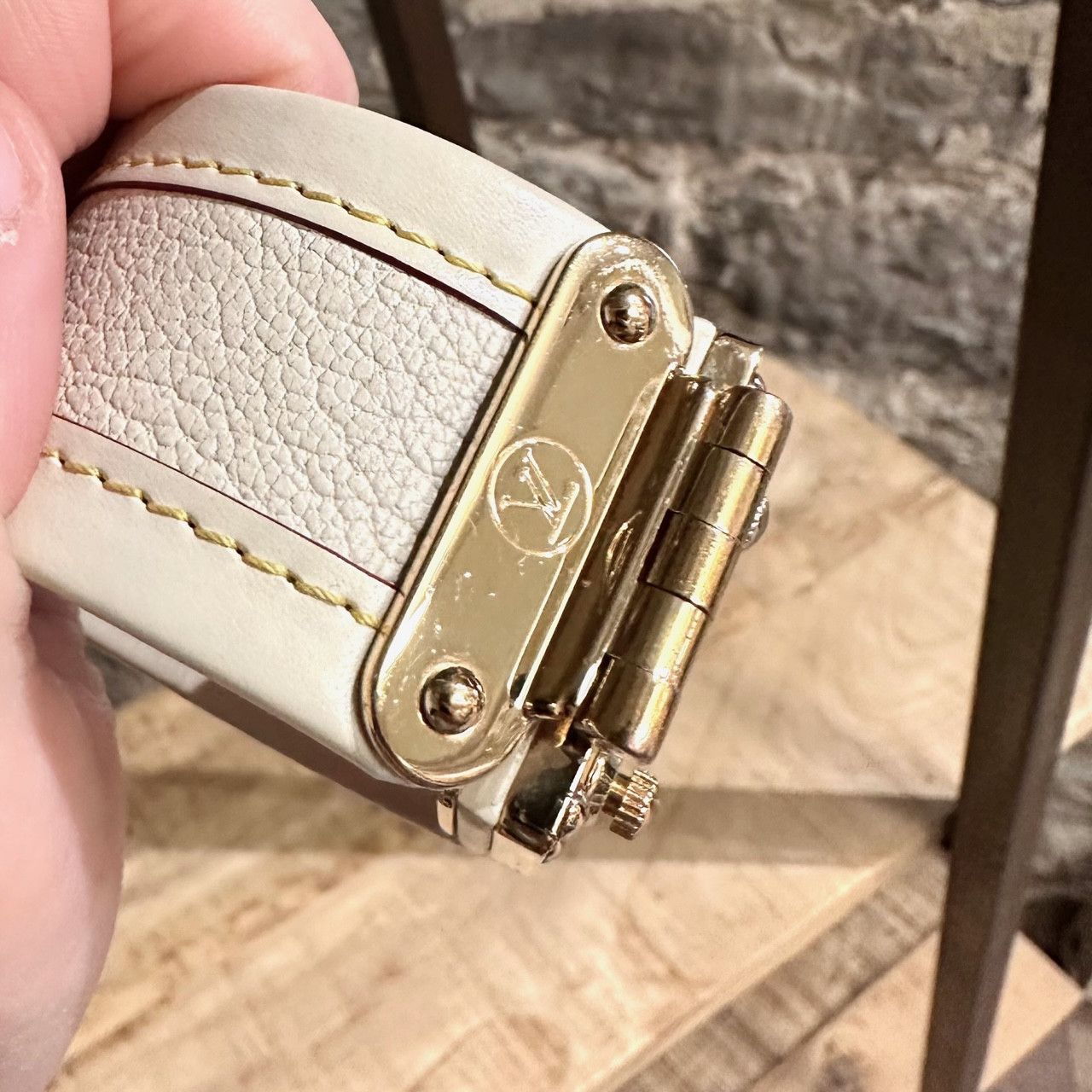 Louis Vuitton Louis Vuitton 2007 Chèvre Beige Suhali S-Lock Bracelet Size ONE SIZE - 7 Thumbnail