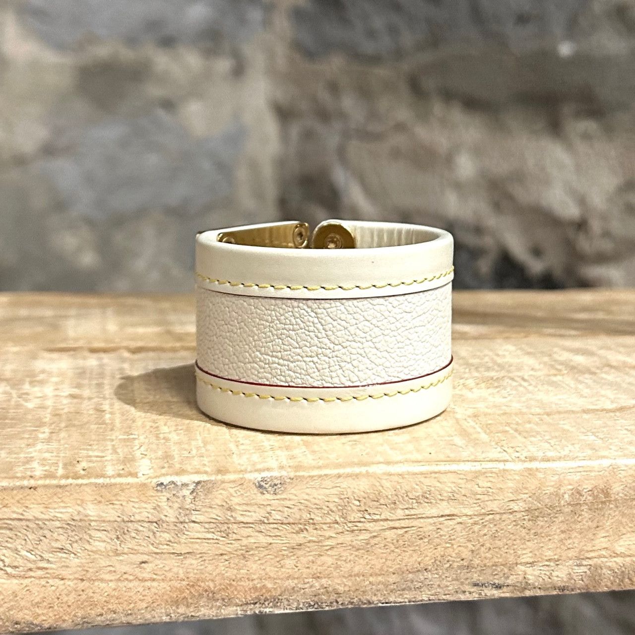 Louis Vuitton Louis Vuitton 2007 Chèvre Beige Suhali S-Lock Bracelet Size ONE SIZE - 4 Thumbnail