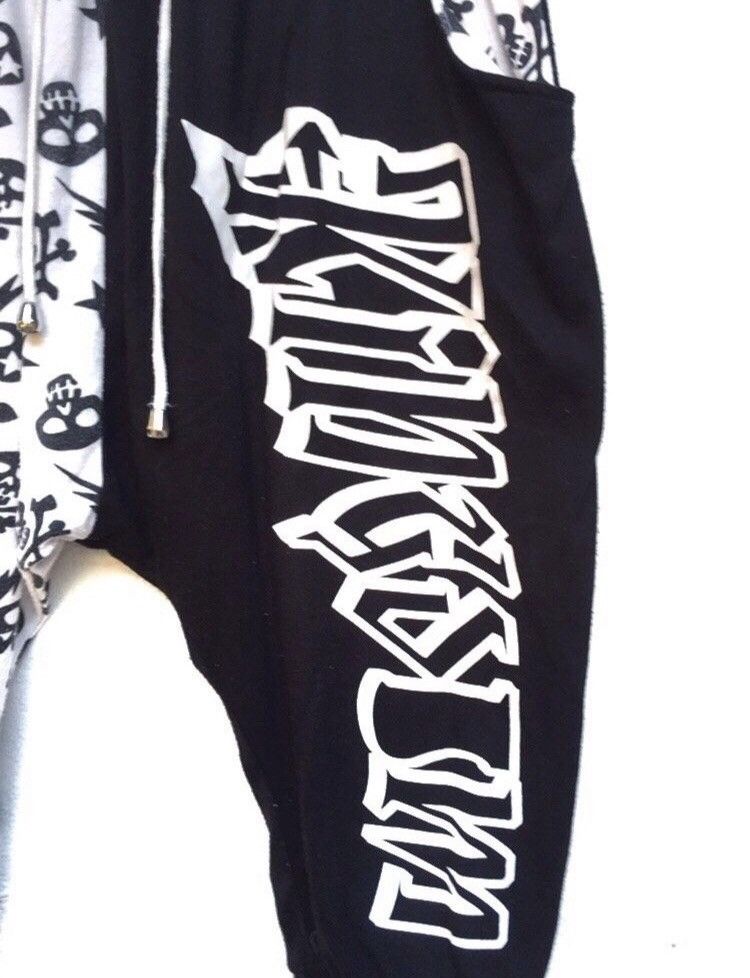 Japanese Brand 🔥Black & White Skull Logo Sweatpants Size US 26 / EU 42 - 3 Thumbnail